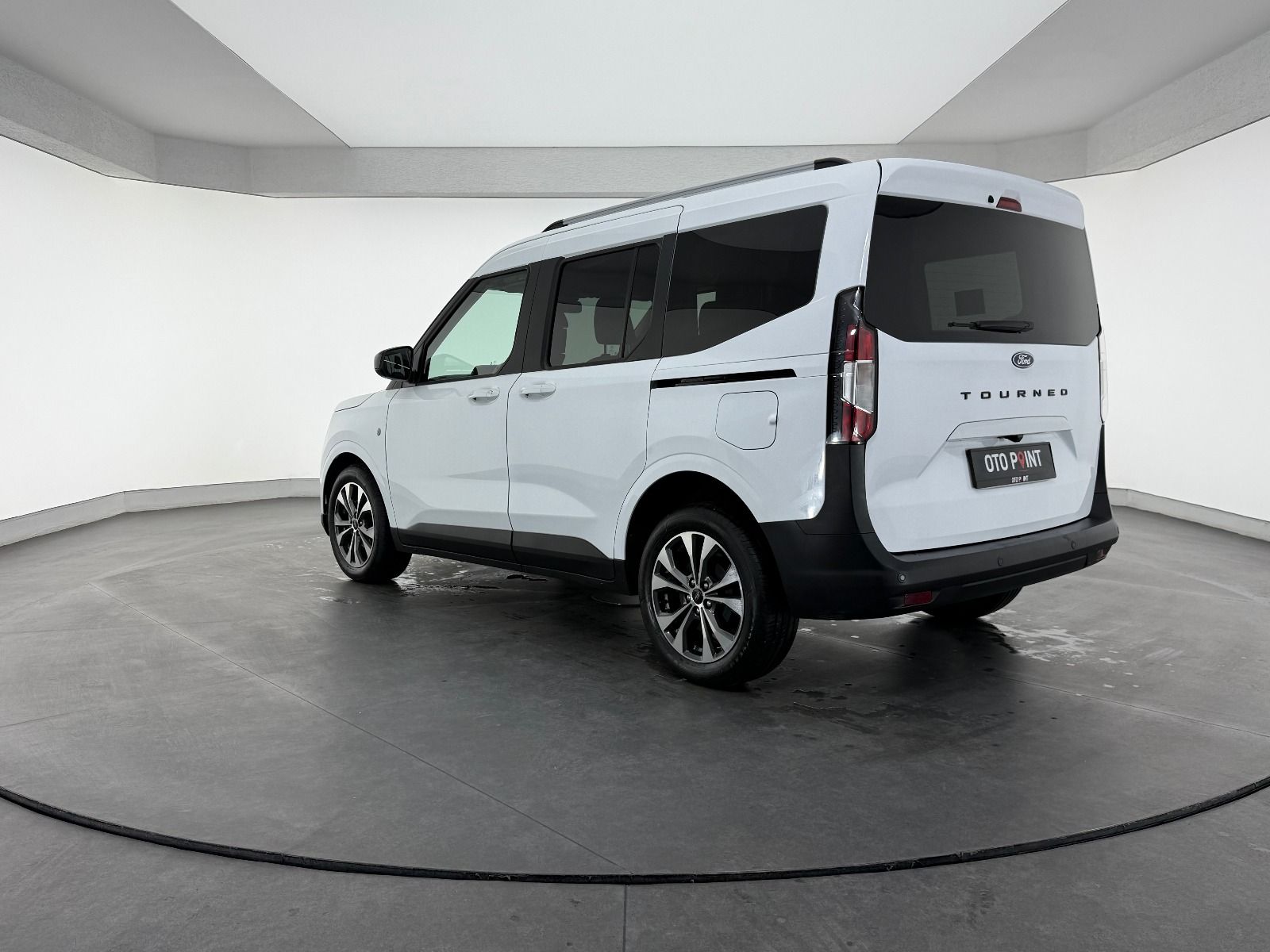 Ford Tourneo Courier 1.0L Ecoboost Titanium - 2026 - Detay