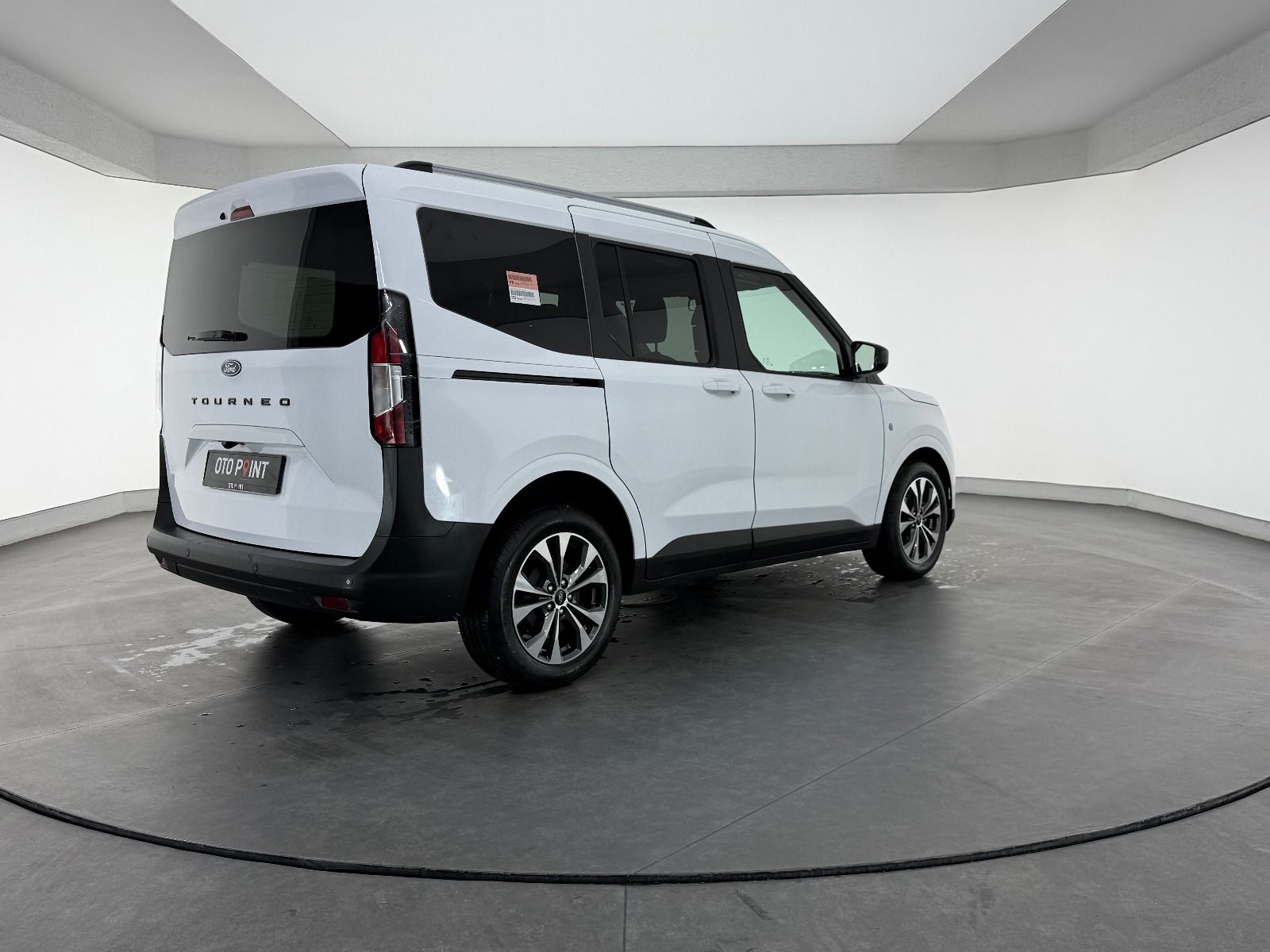 Ford Tourneo Courier 1.0L Ecoboost Titanium - 2026 - Detay
