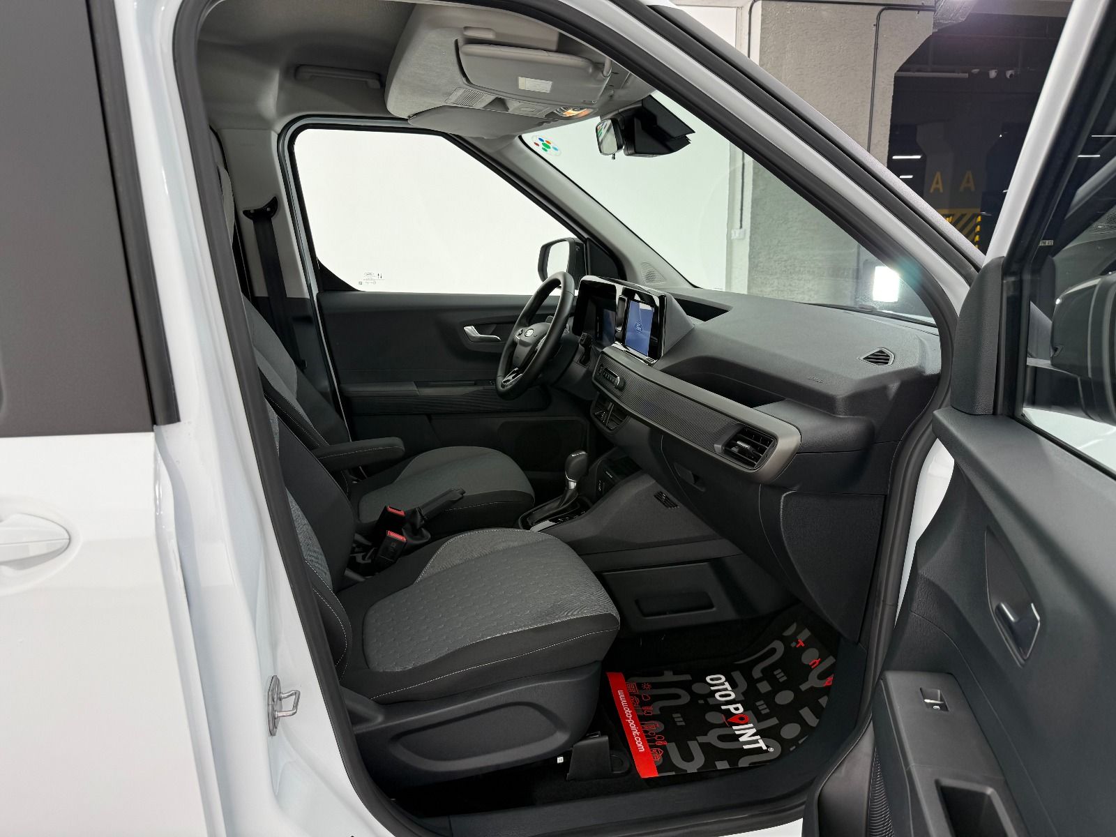 Ford Tourneo Courier 1.0L Ecoboost Titanium - 2026 - Detay