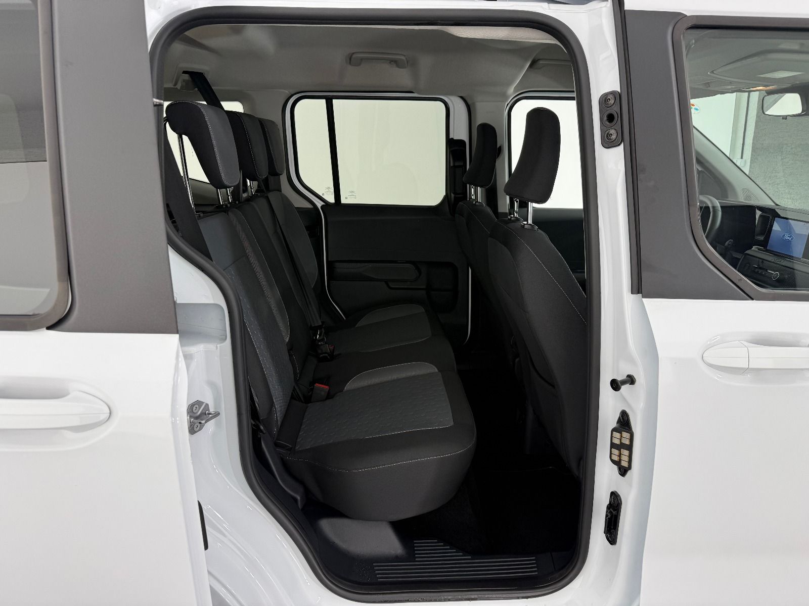 Ford Tourneo Courier 1.0L Ecoboost Titanium - 2026 - Detay