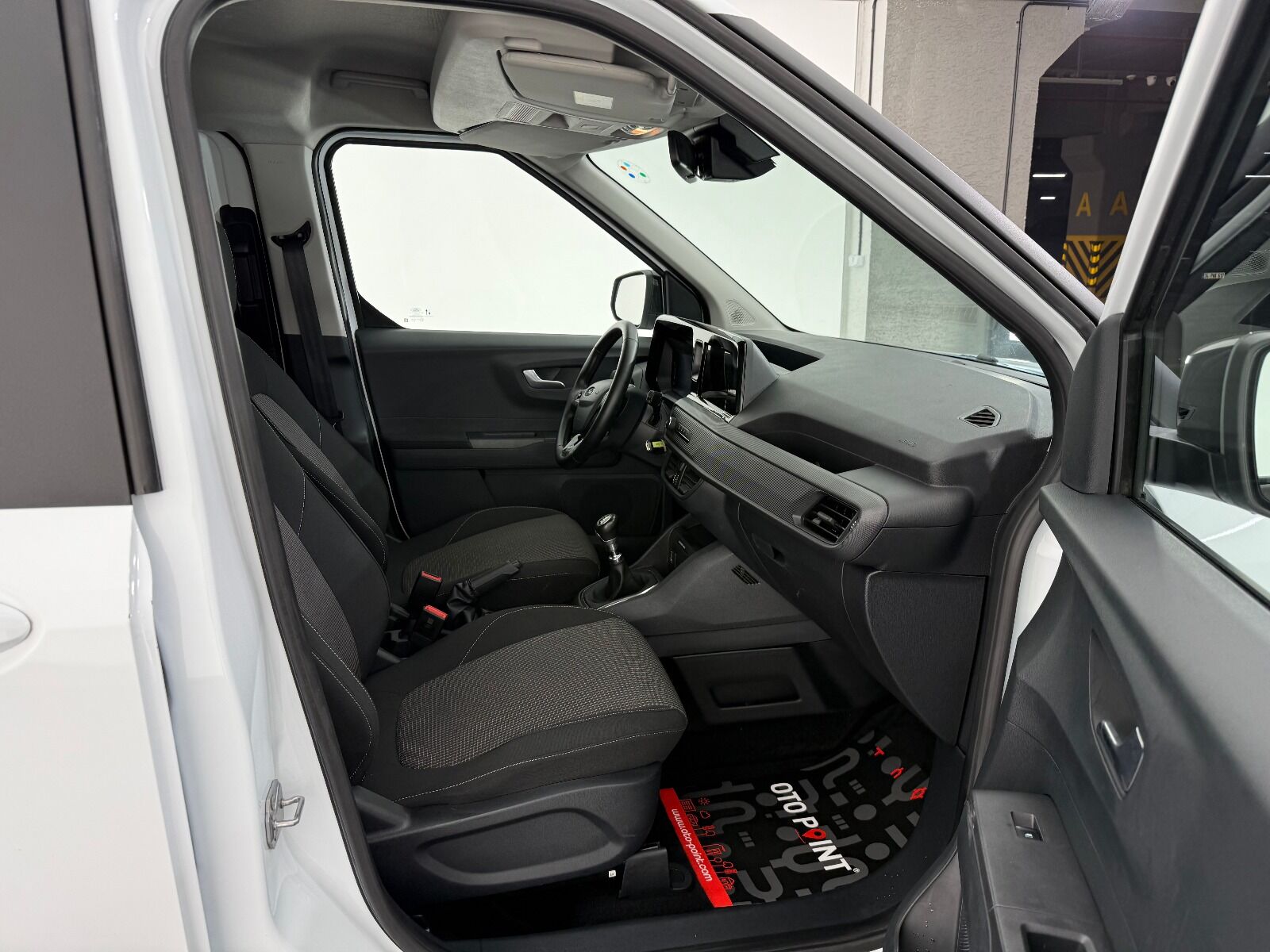 Ford Tourneo Courier 1.5L EcoBlue Deluxe - 2025 - Detay
