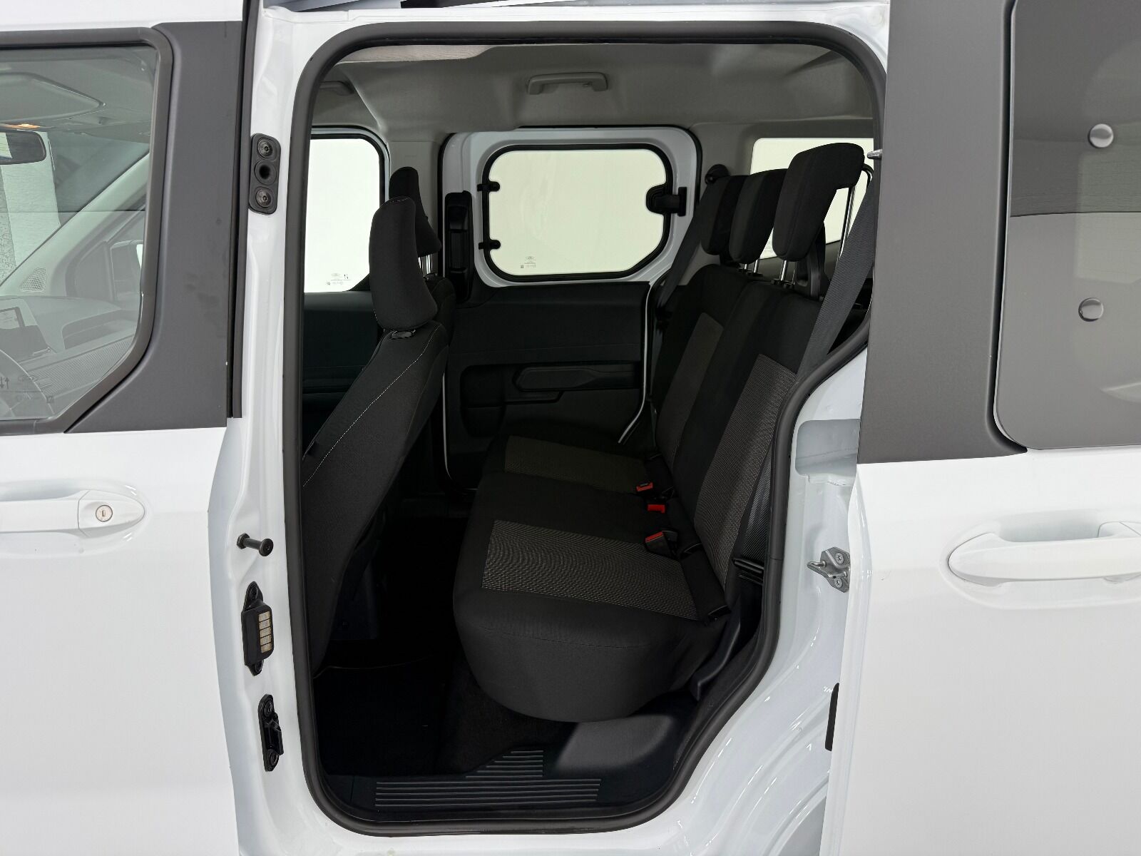 Ford Tourneo Courier 1.5L EcoBlue Deluxe - 2025 - Detay