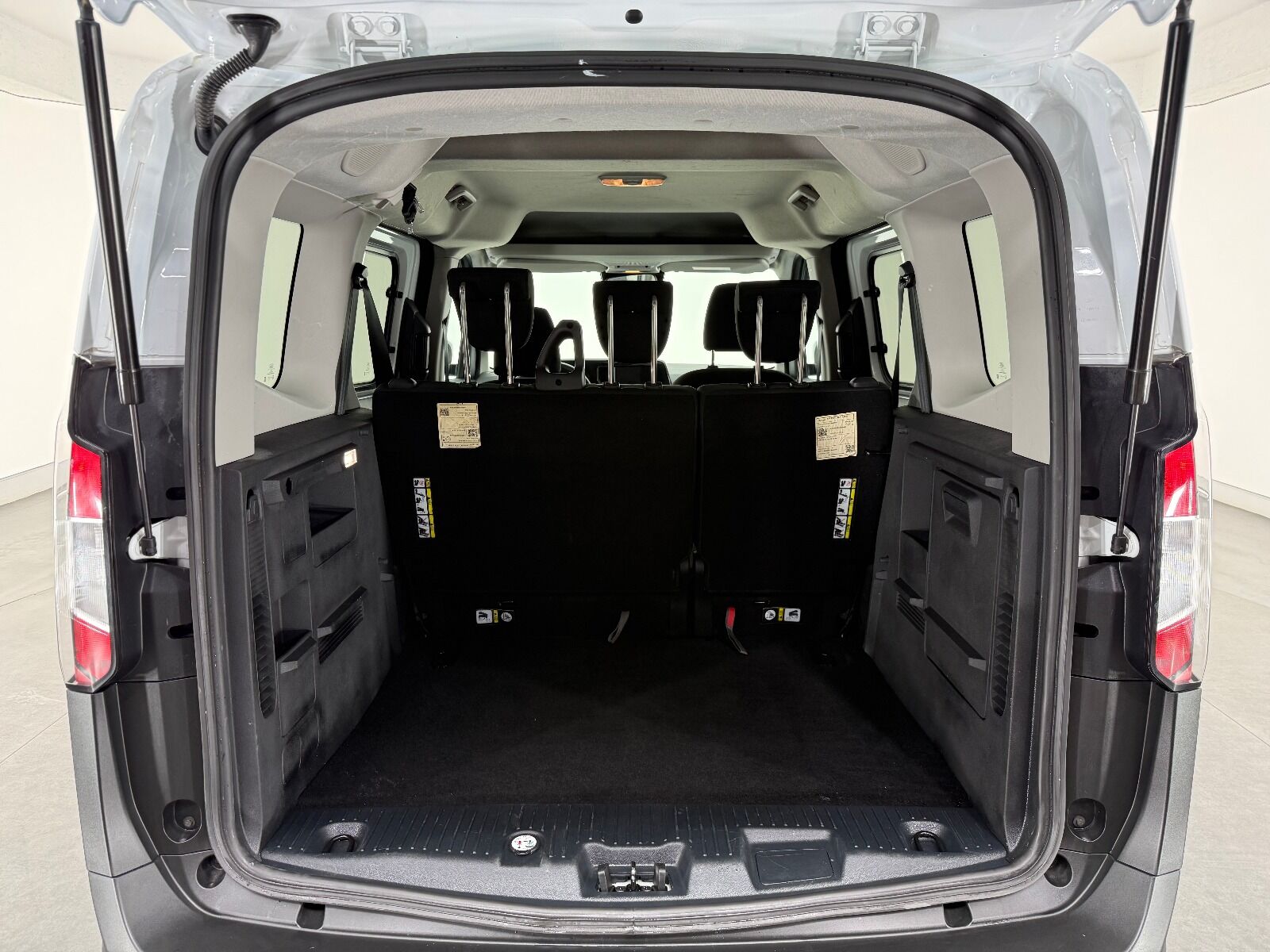 Ford Tourneo Courier 1.5L EcoBlue Deluxe - 2025 - Detay