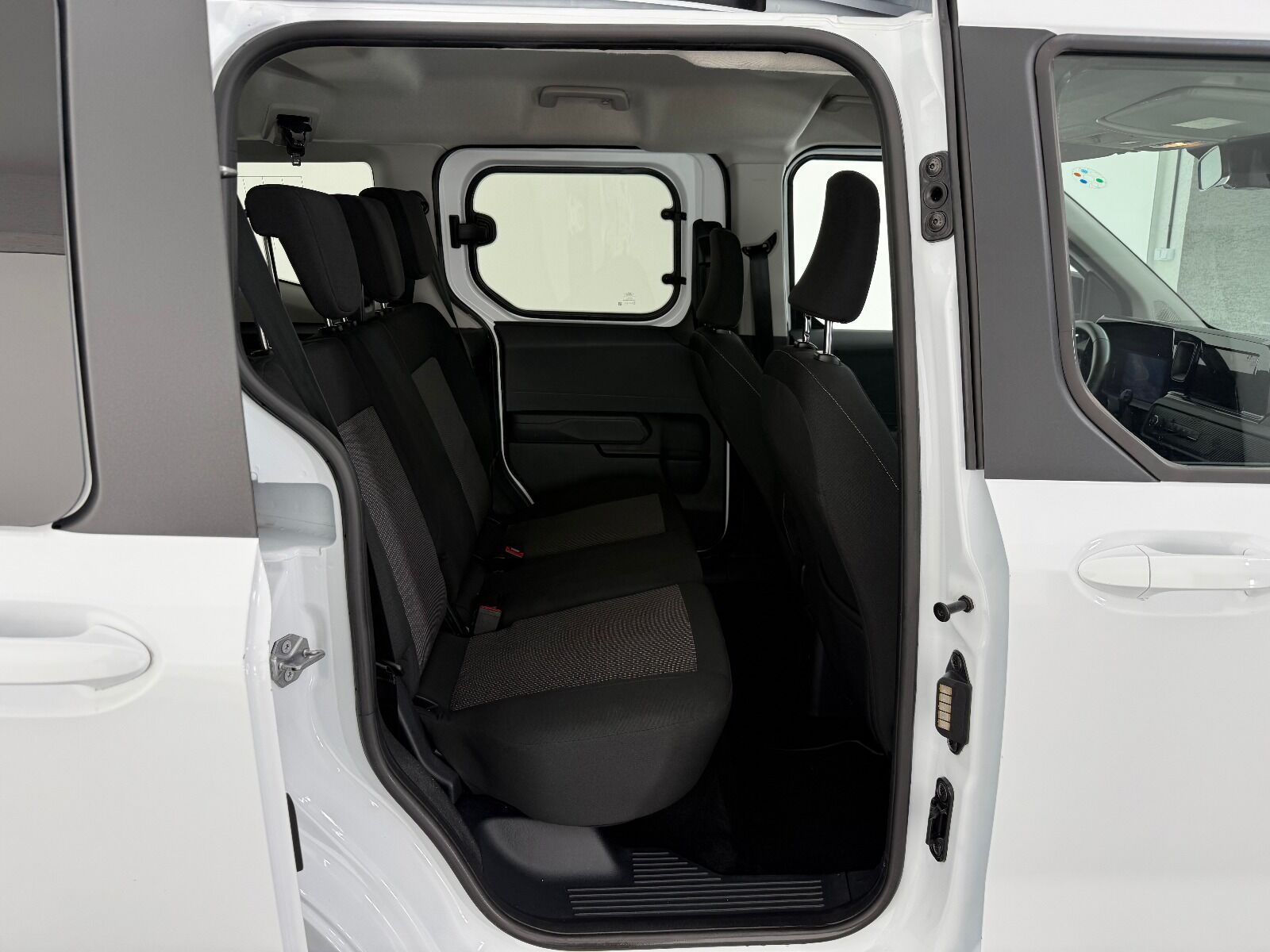 Ford Tourneo Courier 1.5L EcoBlue Deluxe - 2025 - Detay