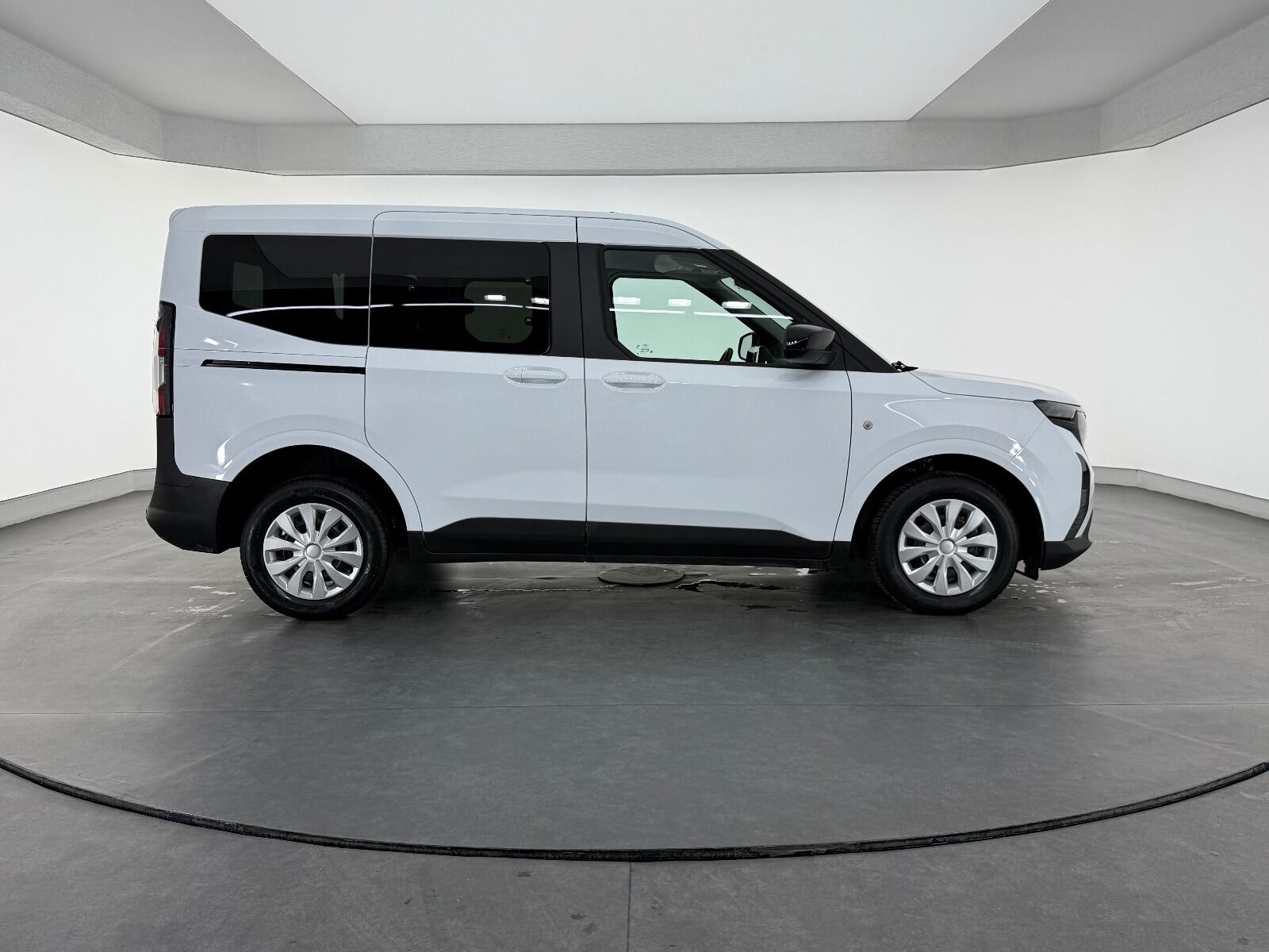 Ford Tourneo Courier 1.5L EcoBlue Deluxe - 2025 - Detay