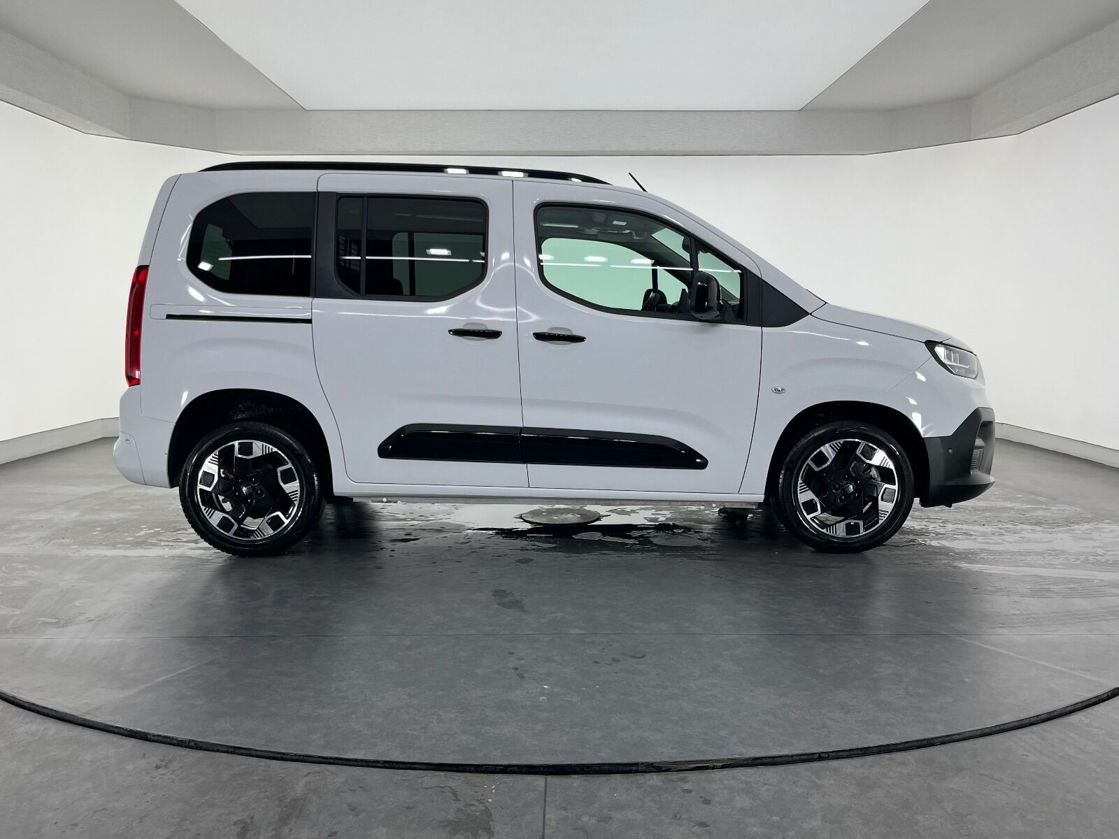 Fiat Doblo Combi 1.5 BlueHDİ Premio Plus - 2025 - Detay