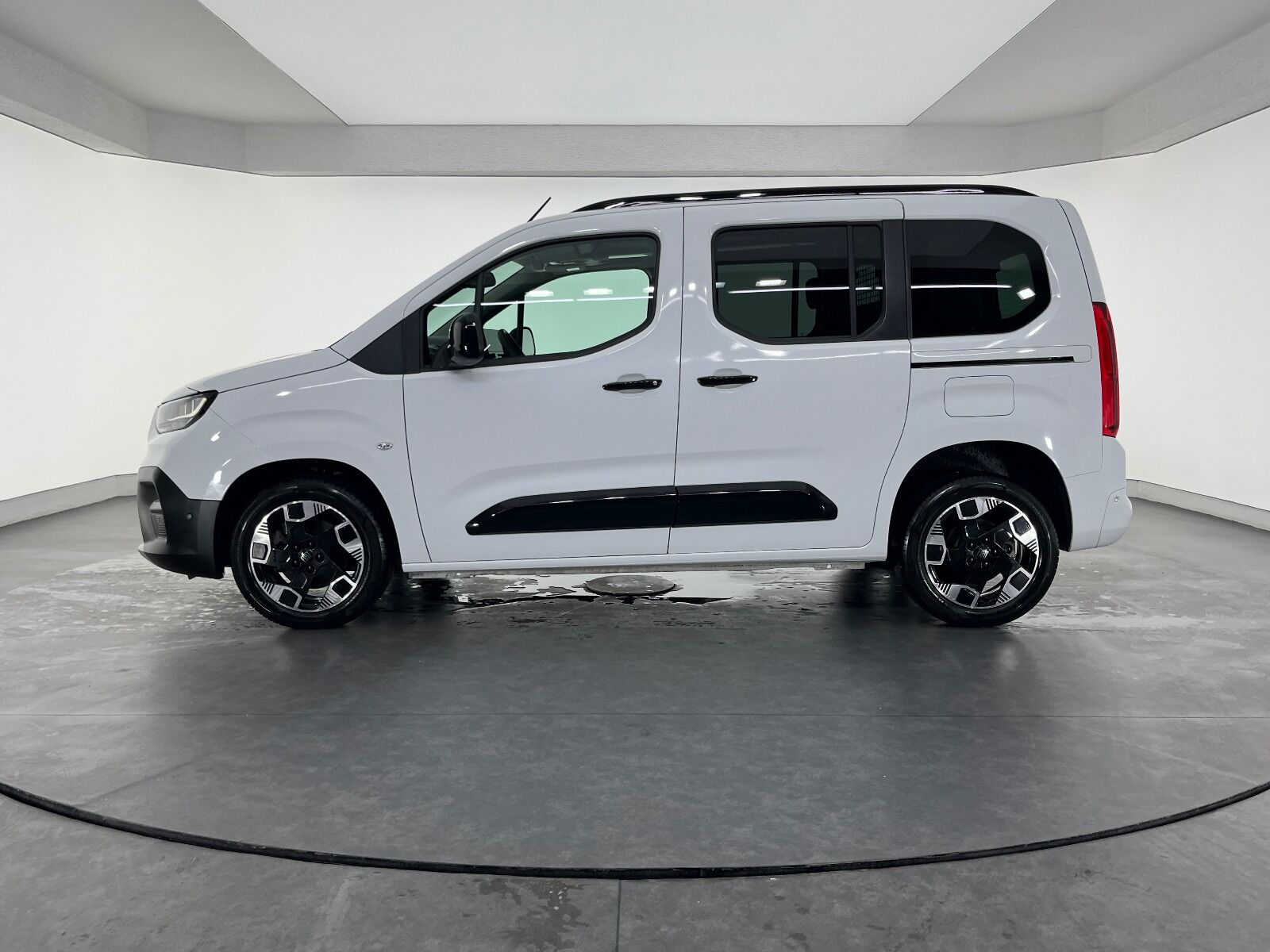 Fiat Doblo Combi 1.5 BlueHDİ Premio Plus - 2025 - Detay