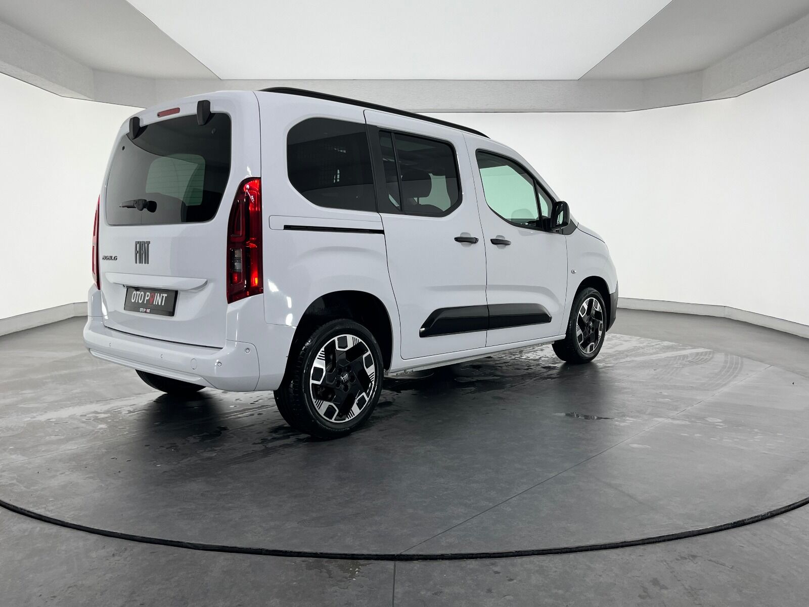Fiat Doblo Combi 1.5 BlueHDİ Premio Plus - 2025 - Detay