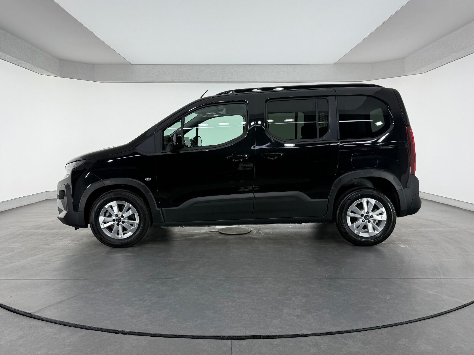 Peugeot Rifter 1.5 BlueHDI Allure EAT8 - 2026 - Detay