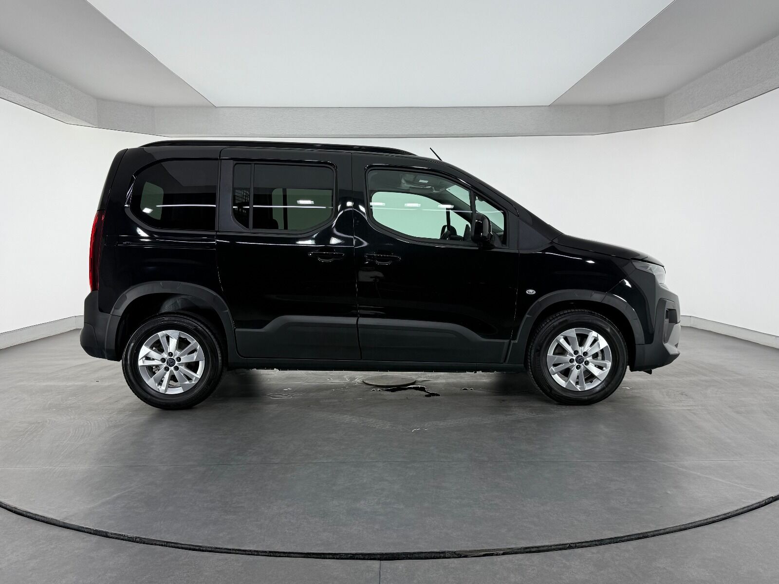 Peugeot Rifter 1.5 BlueHDI Allure EAT8 - 2026 - Detay
