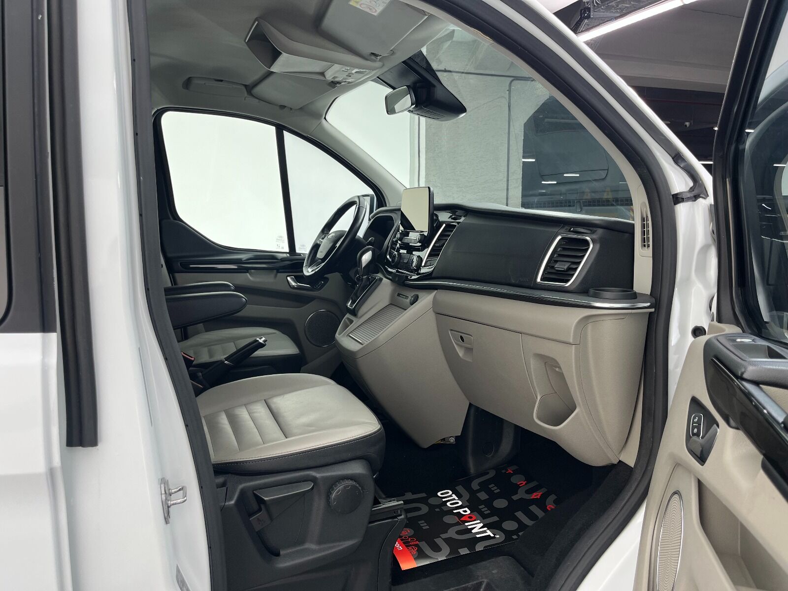 Ford Tourneo Custom Minibüs 2.0 EcoBlue 320 L Upgrade Titanium Plus Otomatik - 2022 - Detay