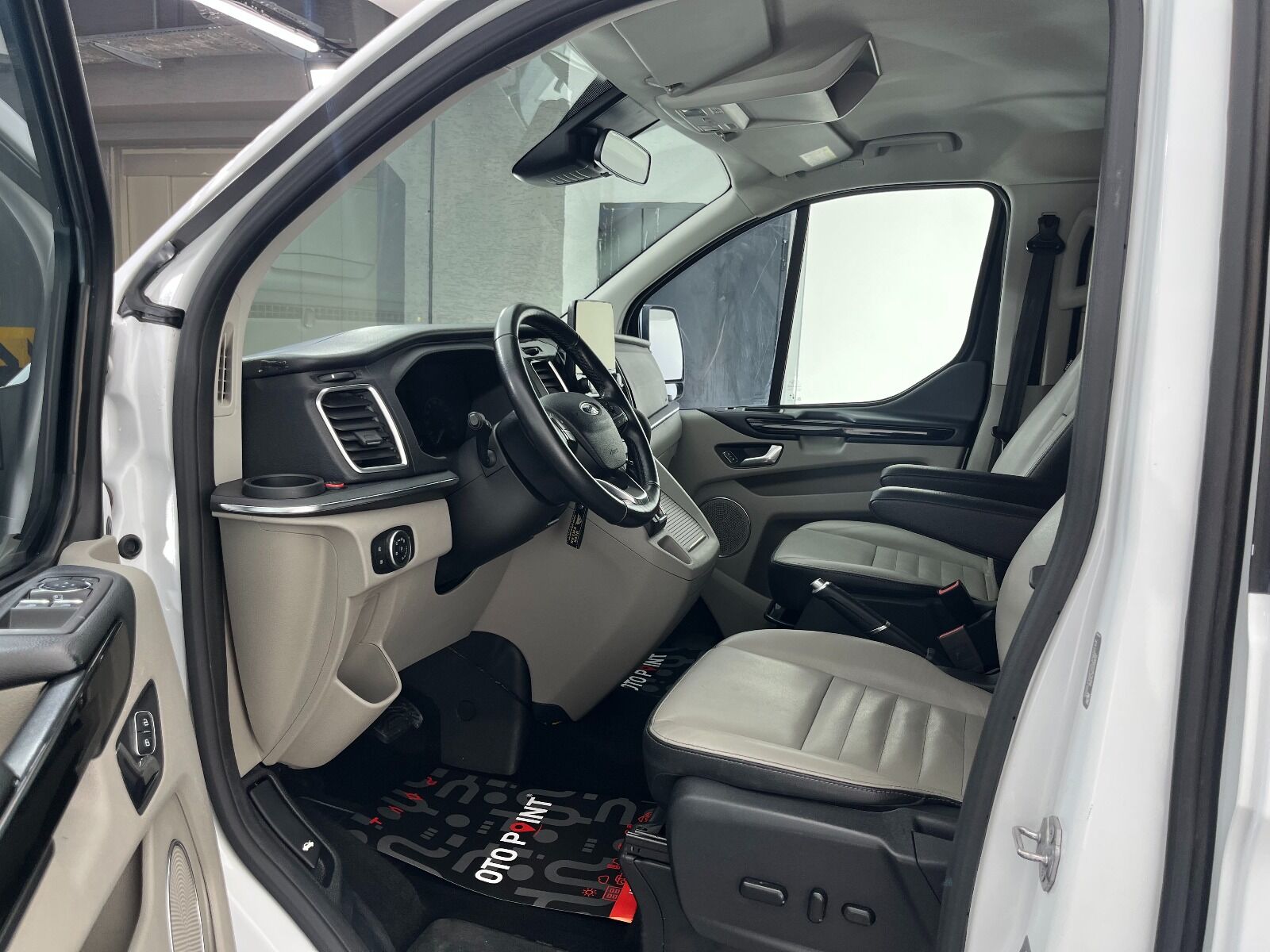 Ford Tourneo Custom Minibüs 2.0 EcoBlue 320 L Upgrade Titanium Plus Otomatik - 2022 - Detay