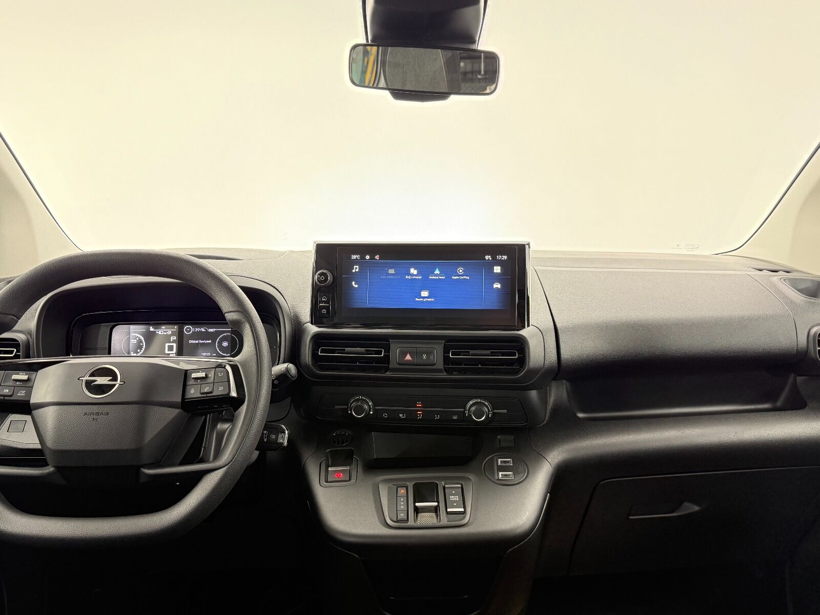 Opel Combo 1.5 D Essential - 2026 - Detay