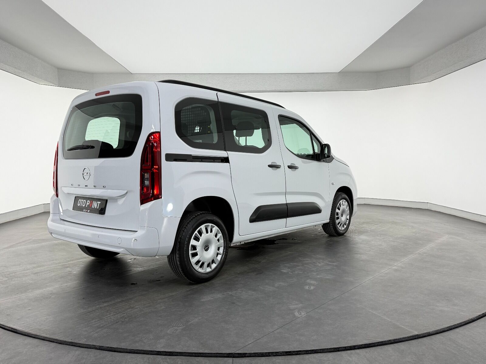 Opel Combo 1.5 D Essential - 2026 - Detay