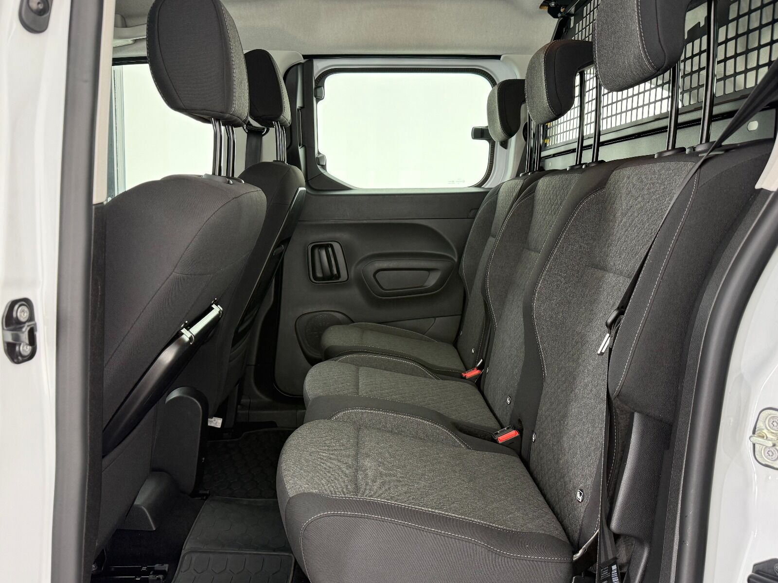 Opel Combo 1.5 D Essential - 2026 - Detay