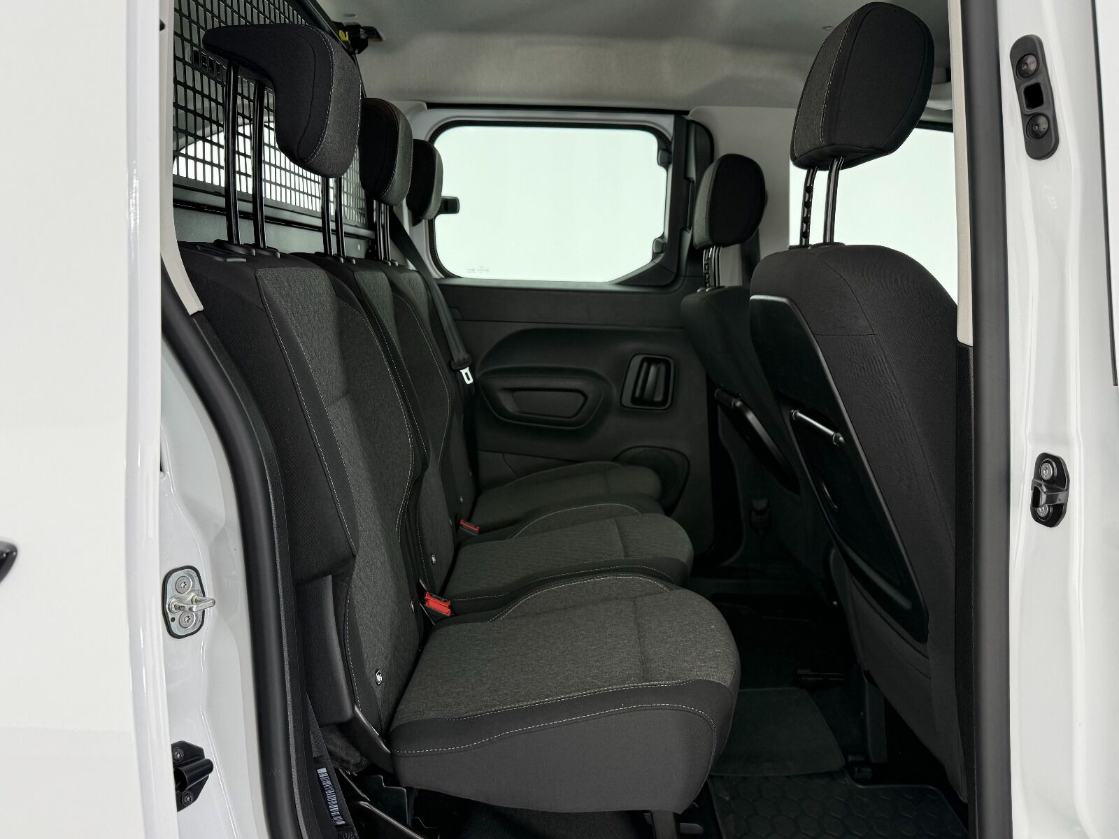 Opel Combo 1.5 D Essential - 2026 - Detay