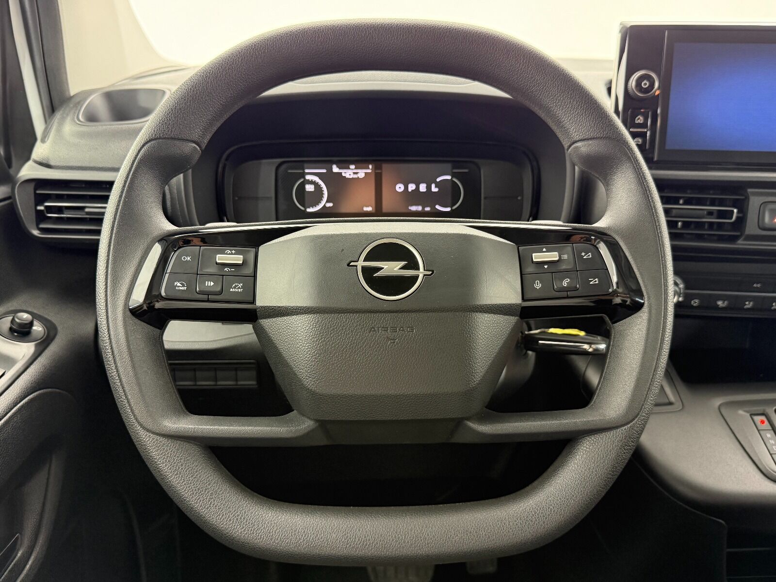 Opel Combo 1.5 D Essential - 2026 - Detay