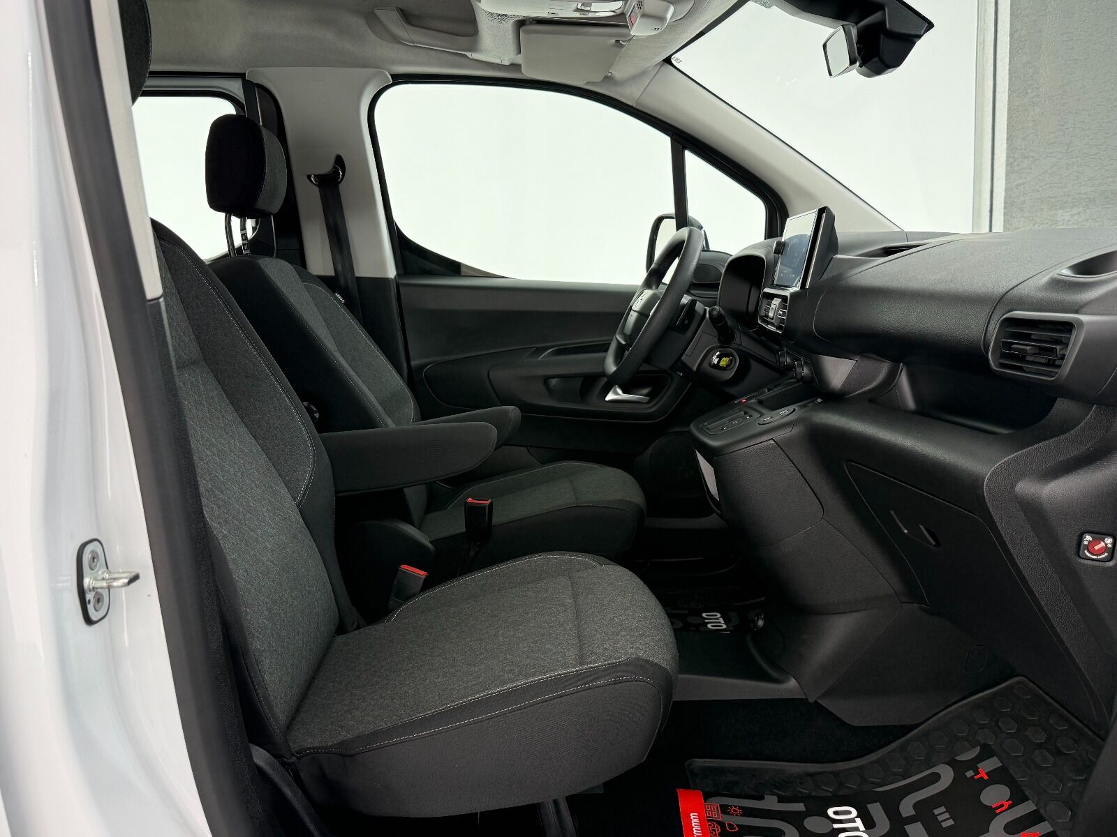 Opel Combo 1.5 D Essential - 2026 - Detay
