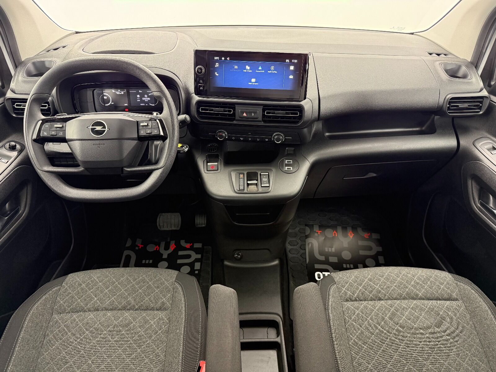 Opel Combo 1.5 D Essential - 2026 - Detay