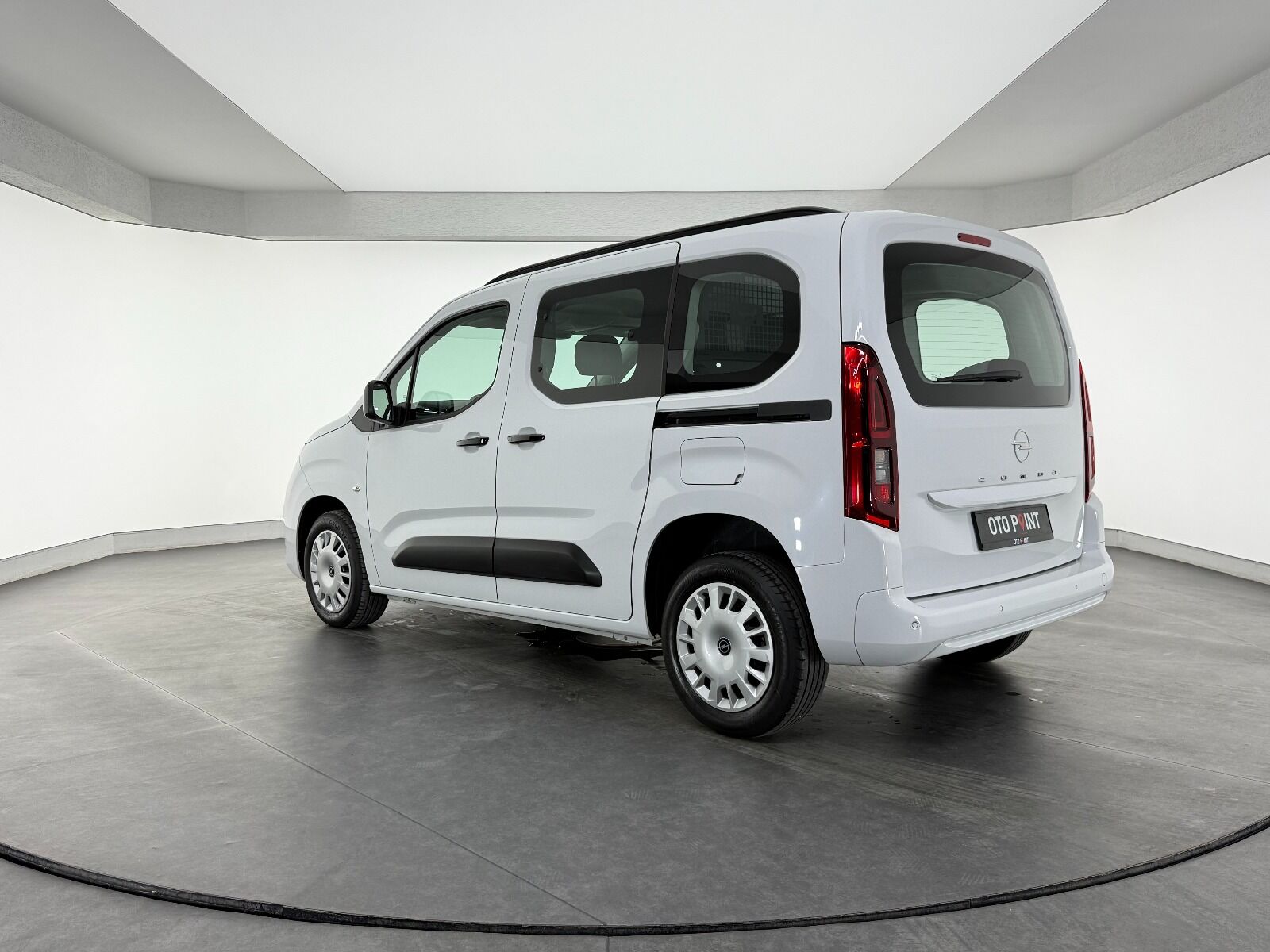 Opel Combo 1.5 D Essential - 2026 - Detay