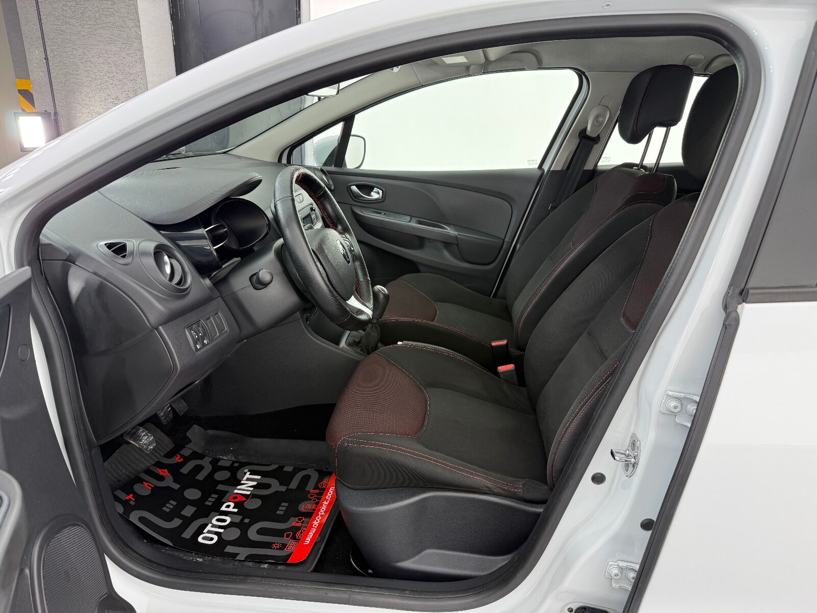 Renault Clio Sport Tourer 1.5 DCI Joy - 2015 - Detay
