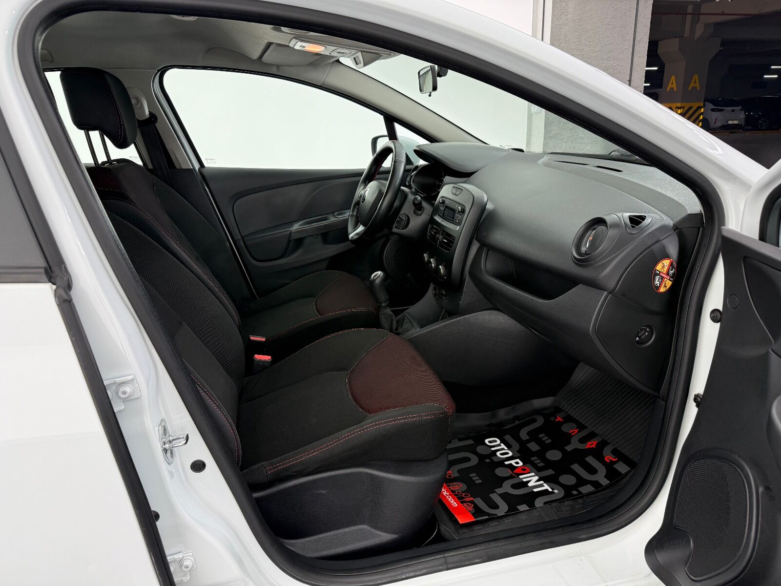 Renault Clio Sport Tourer 1.5 DCI Joy - 2015 - Detay