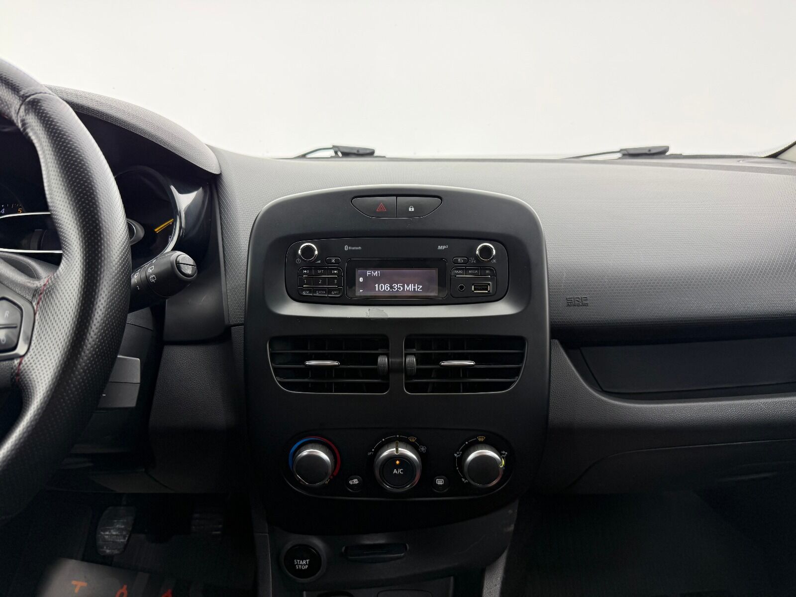Renault Clio Sport Tourer 1.5 DCI Joy - 2015 - Detay