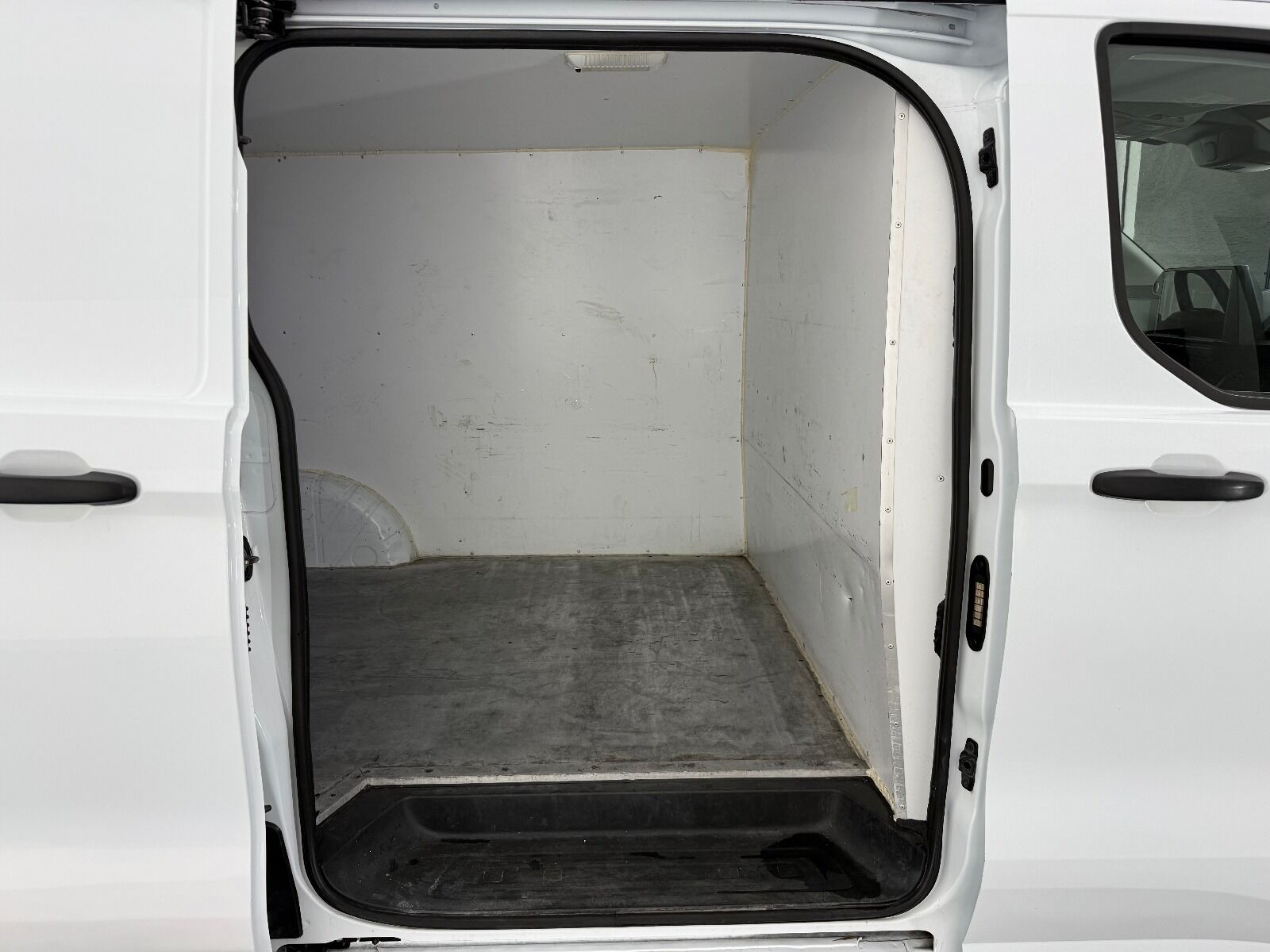 Ford Transit Custom Van 2.0 EcoBlue Upgrade 320 S Deluxe Otomatik - 2023 - Detay
