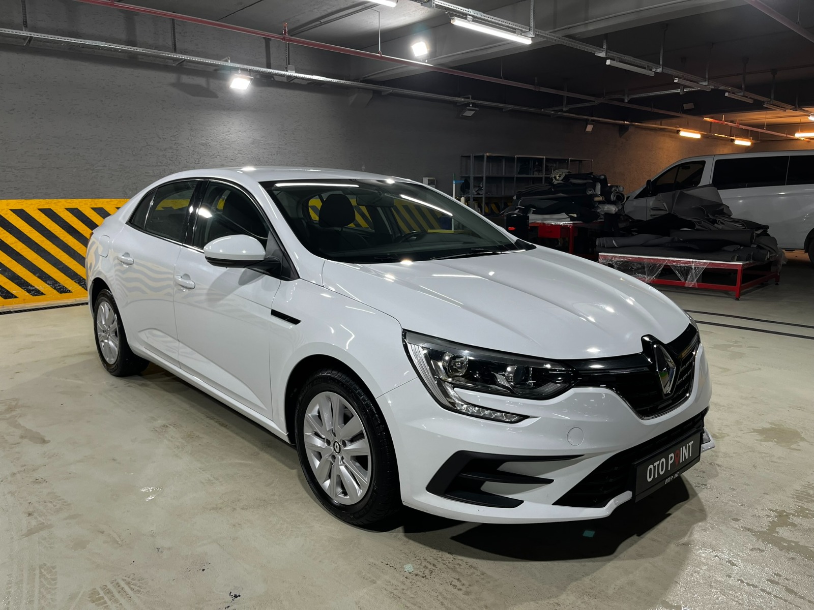 Renault Megane Sedan 1.3 TCe Joy EDC - 2021