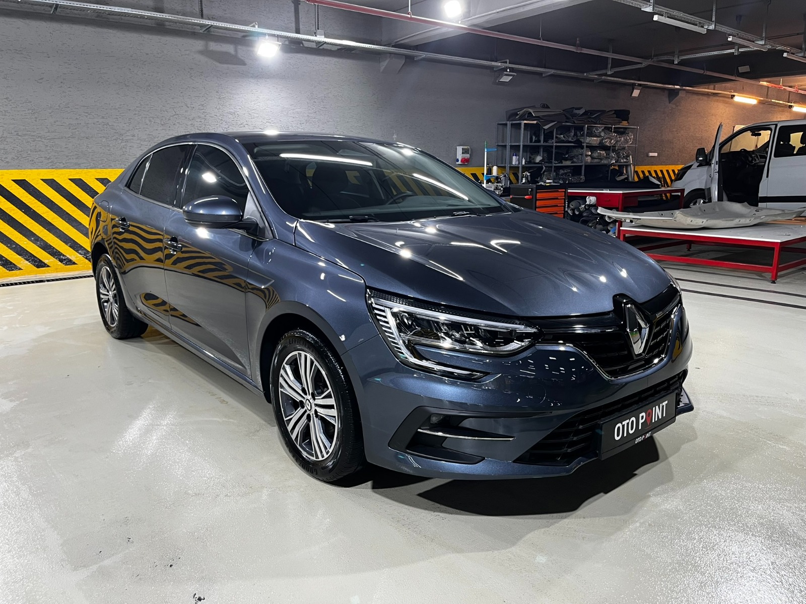 Renault Megane Sedan 1.3 TCe Touch EDC - 2024