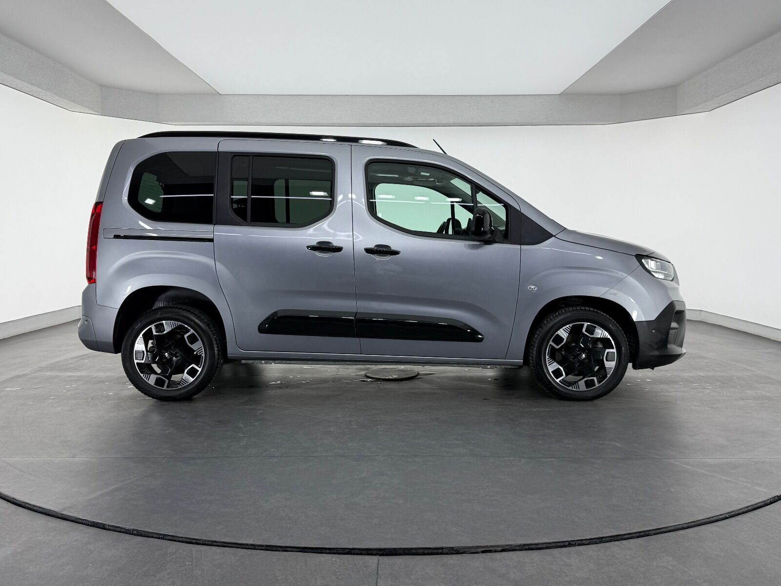 Fiat Doblo Combi 1.5 BlueHDİ Premio Plus - 2025 - Detay