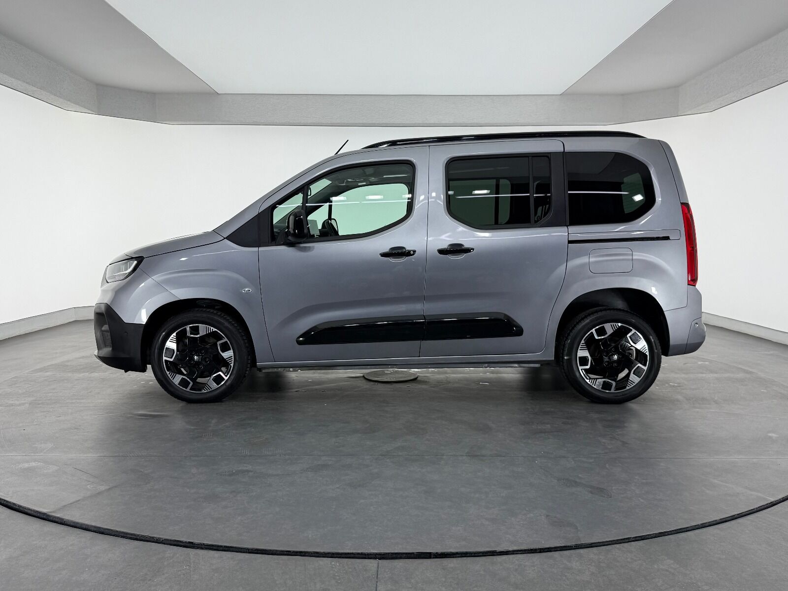 Fiat Doblo Combi 1.5 BlueHDİ Premio Plus - 2025 - Detay