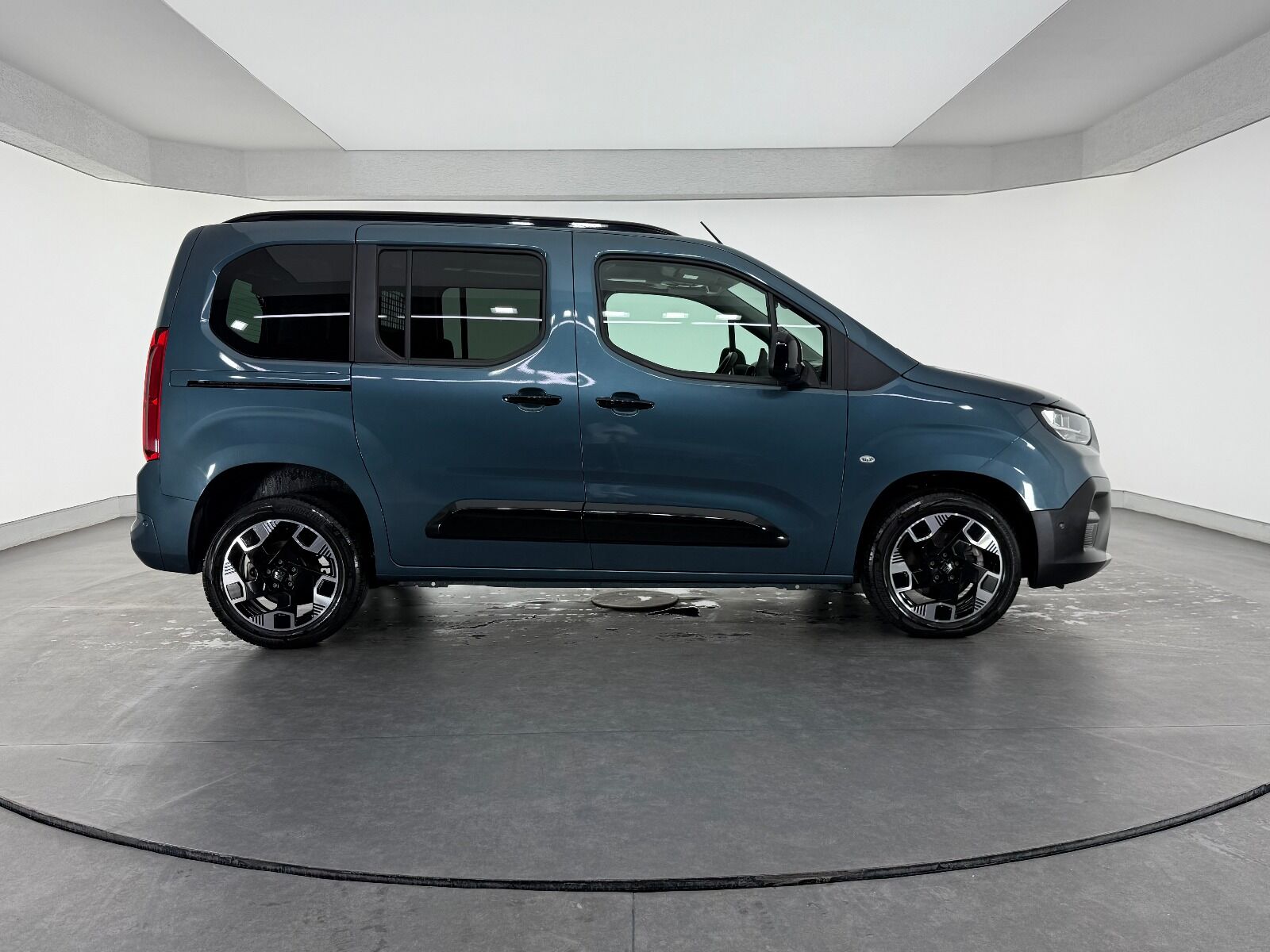 Fiat Doblo Combi 1.5 BlueHDİ Premio Plus - 2025 - Detay