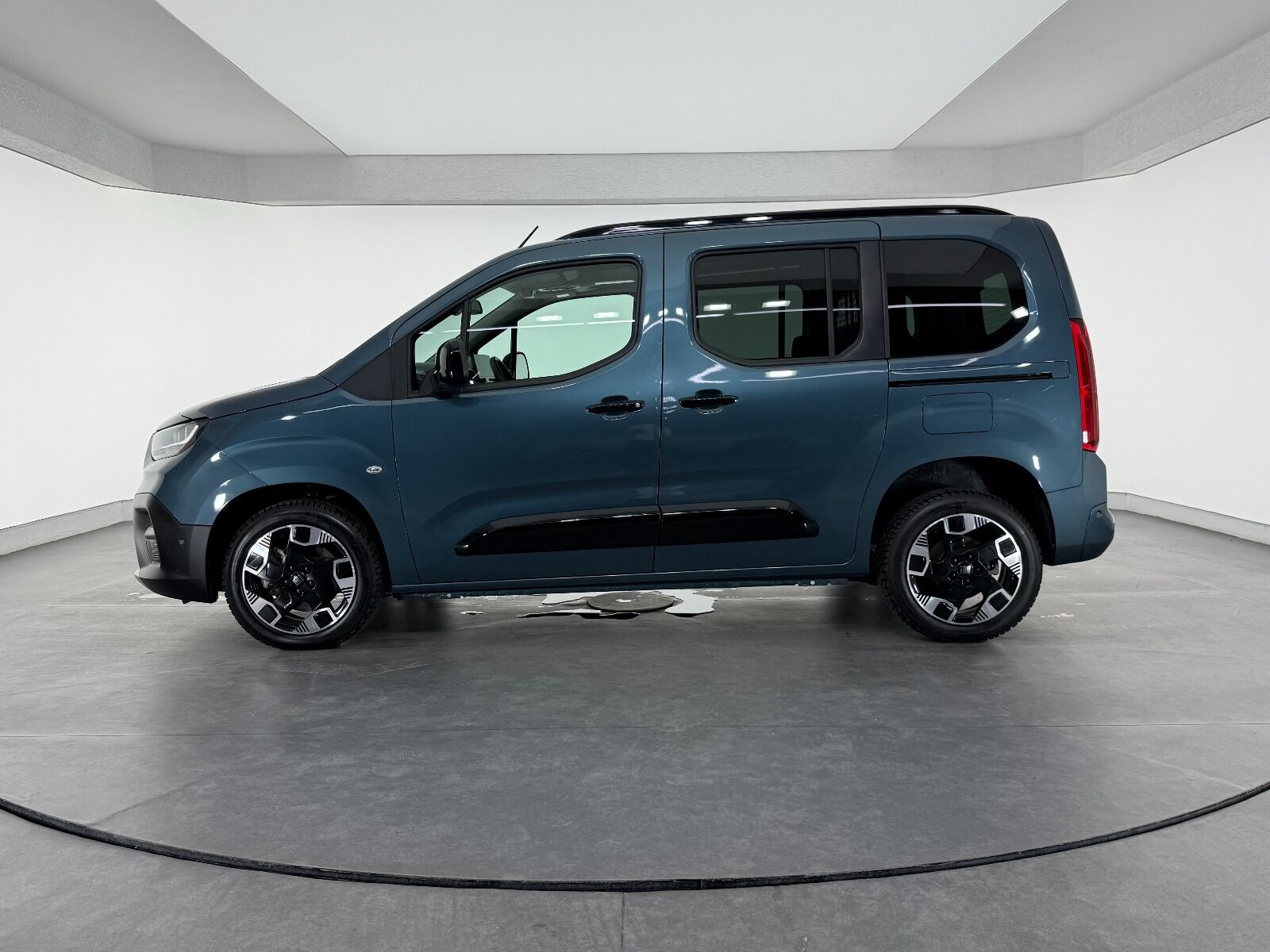 Fiat Doblo Combi 1.5 BlueHDİ Premio Plus - 2025 - Detay
