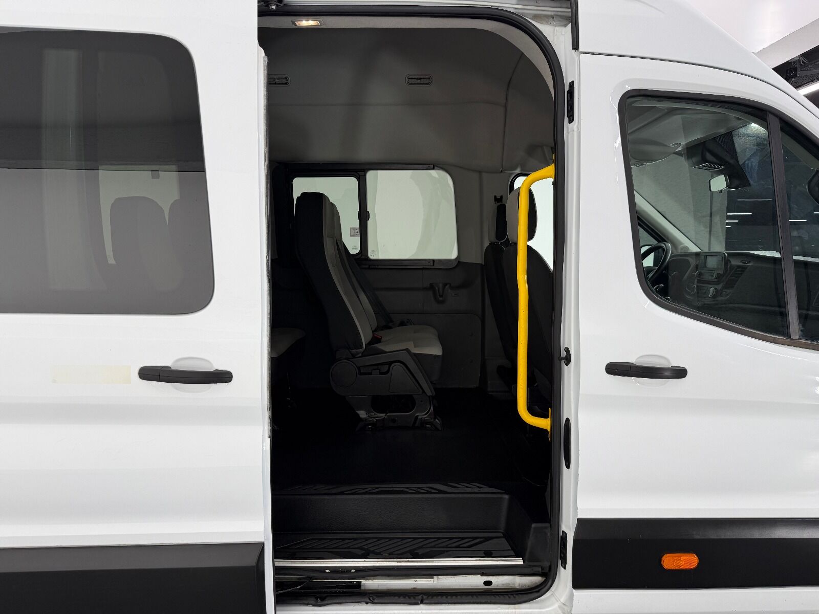 Ford Transit 2.0 EcoBlue 440 E Deluxe UPG - 2023 - Detay