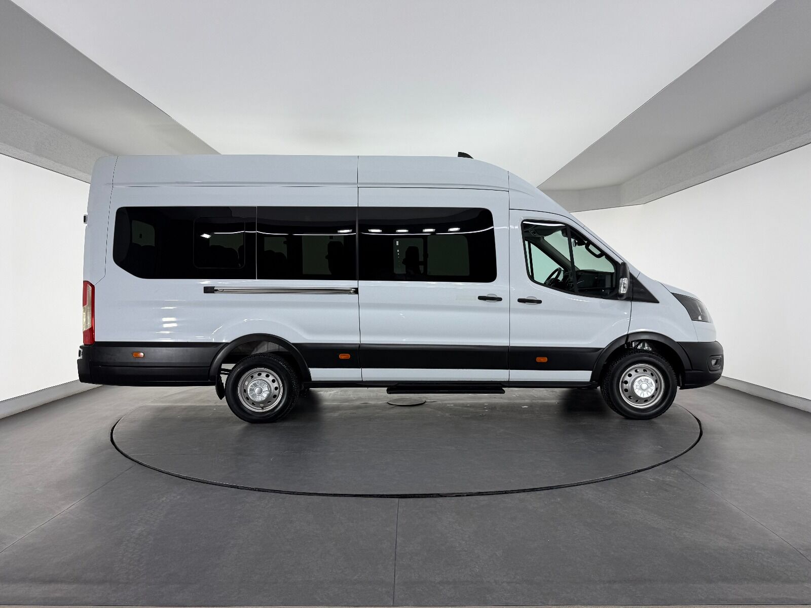 Ford Transit 2.0 EcoBlue 440 E Deluxe UPG - 2023 - Detay