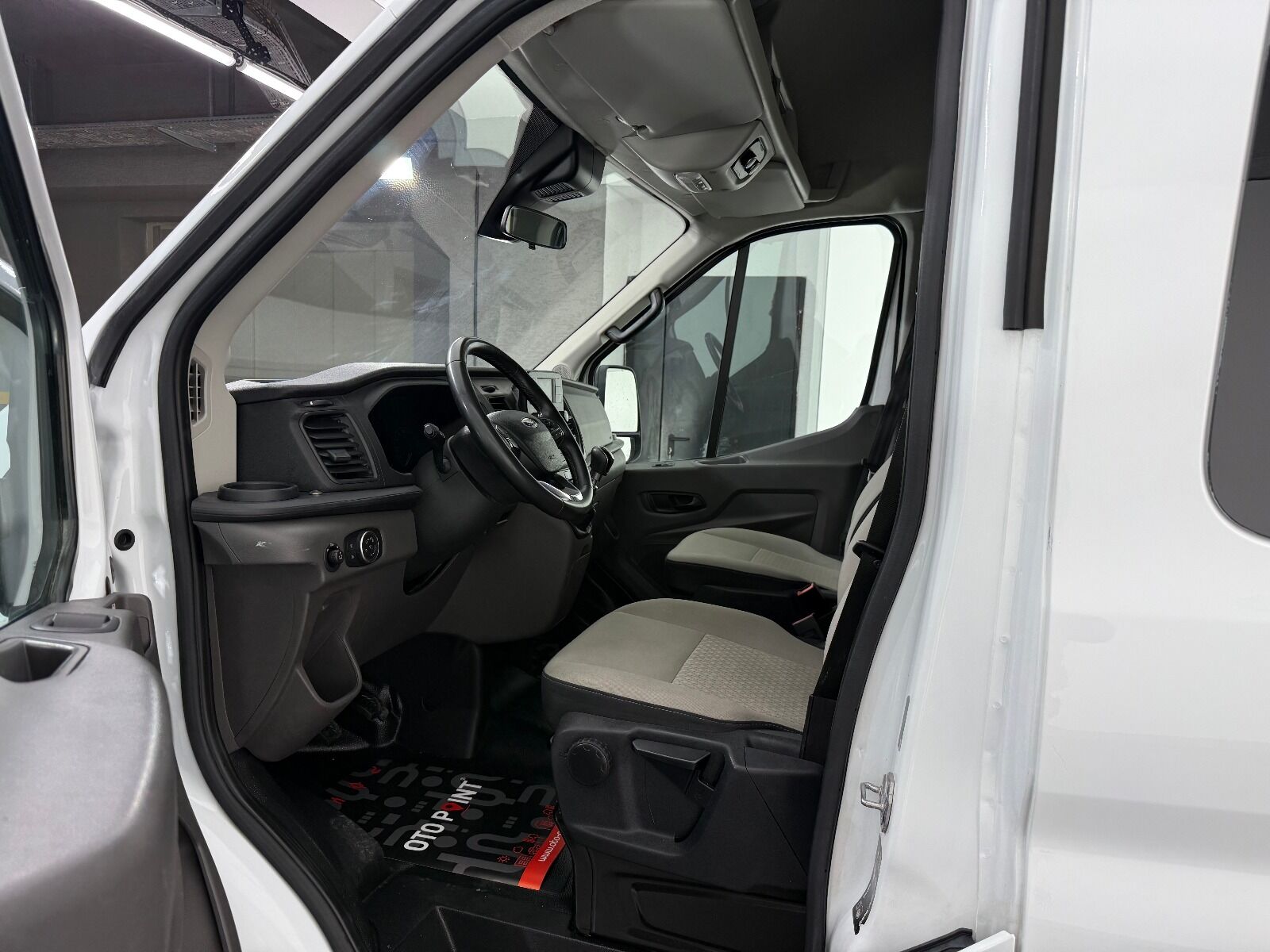 Ford Transit 2.0 EcoBlue 440 E Deluxe UPG - 2023 - Detay