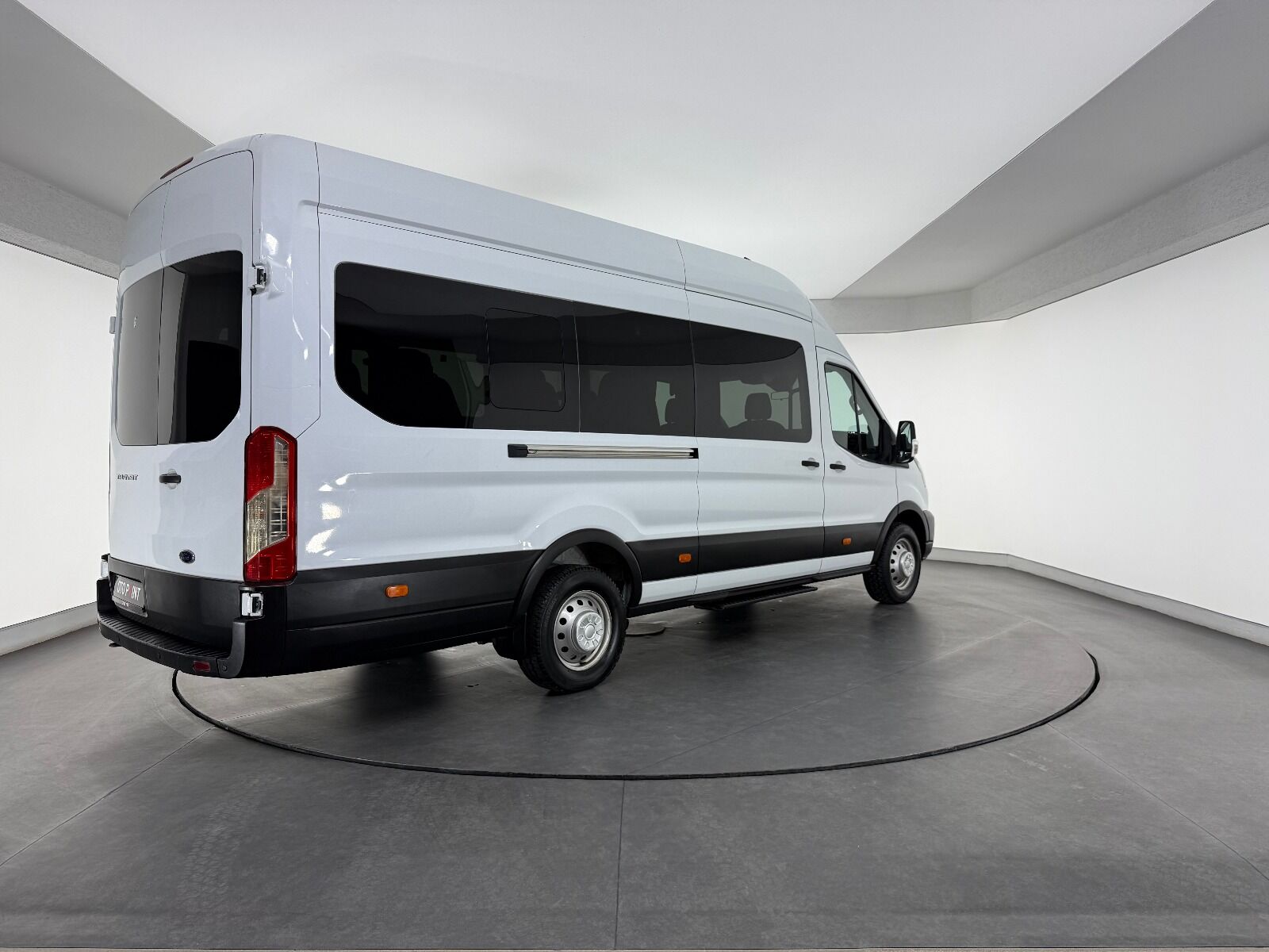 Ford Transit 2.0 EcoBlue 440 E Deluxe UPG - 2023 - Detay