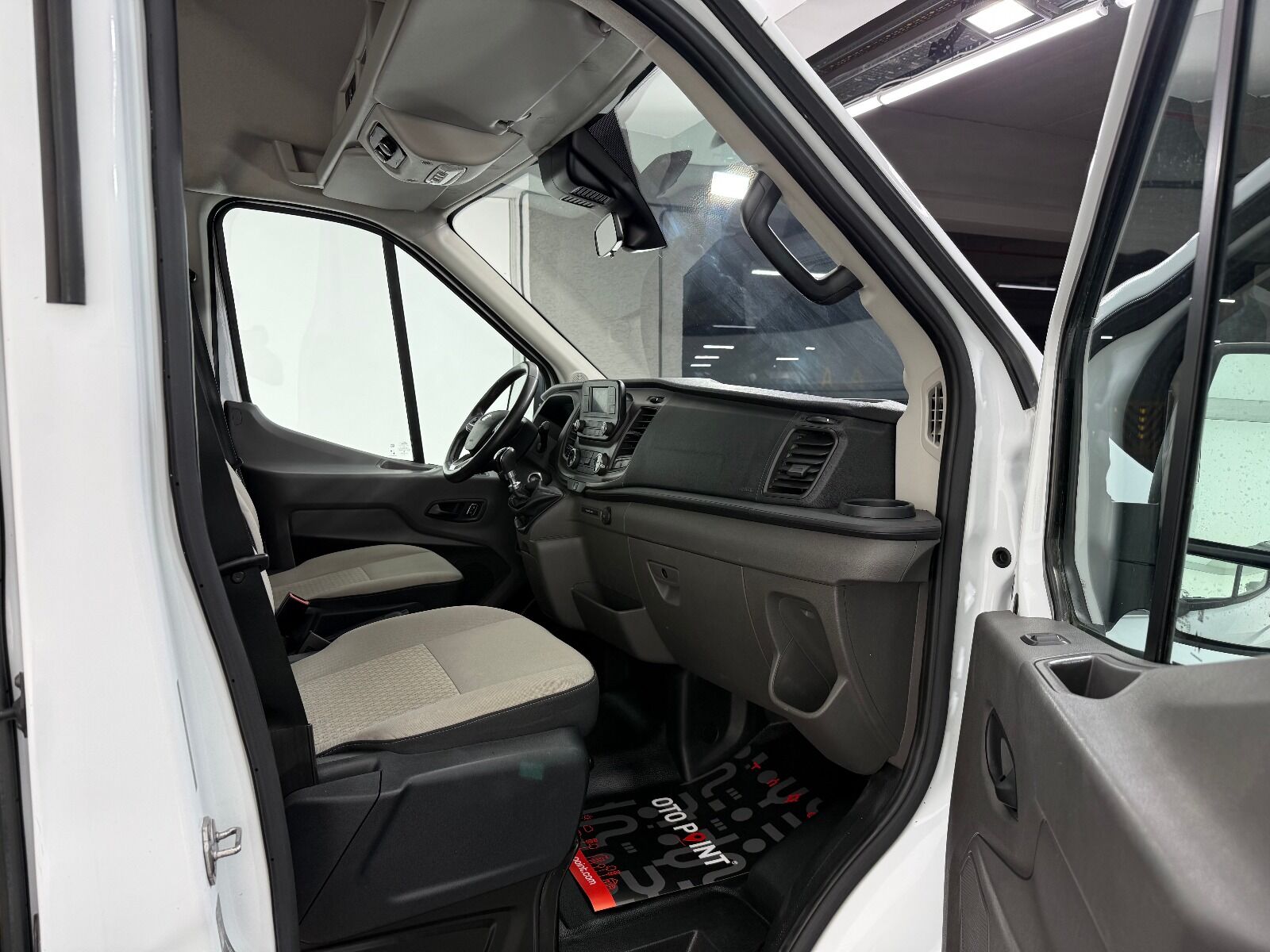 Ford Transit 2.0 EcoBlue 440 E Deluxe UPG - 2023 - Detay
