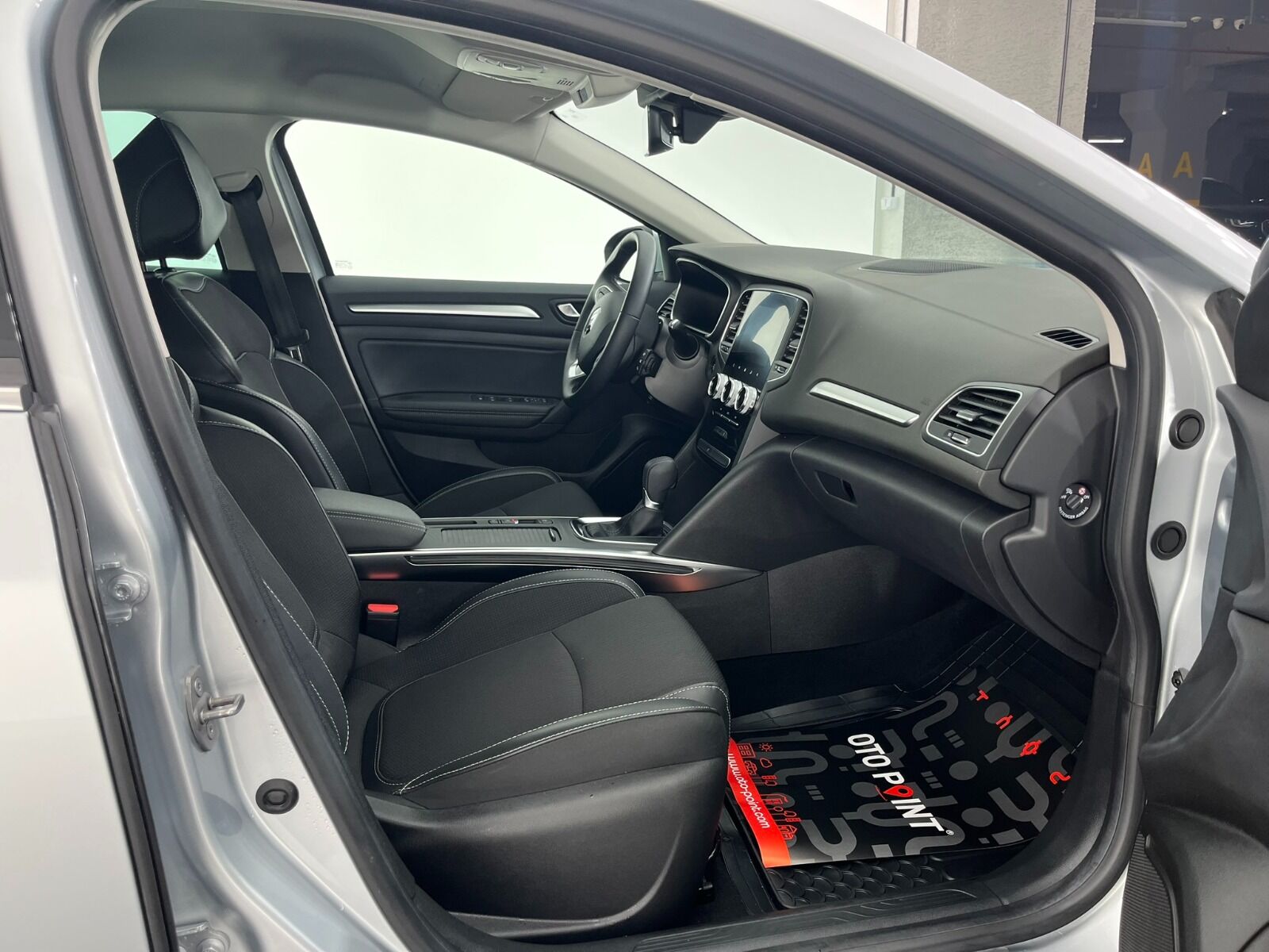 Renault Megane Sedan 1.5 Blue DCI Icon EDC - 2024 - Detay