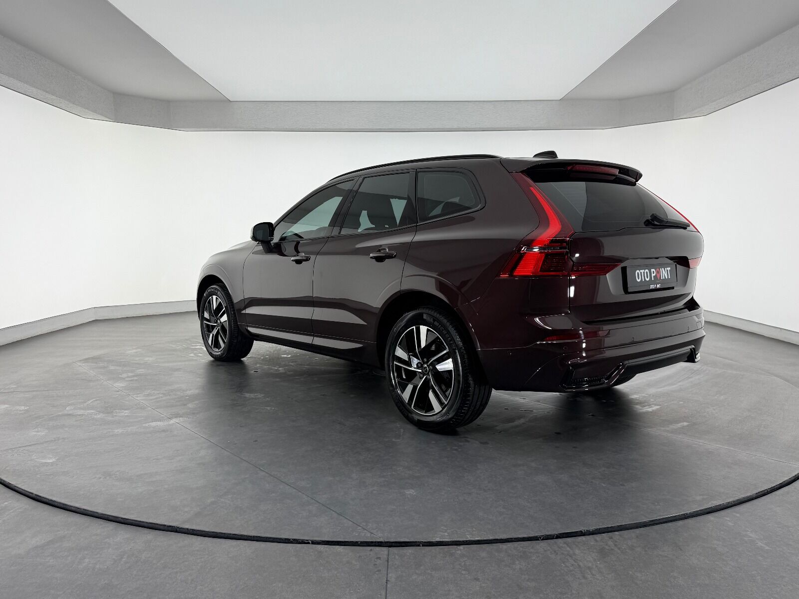 Volvo XC60 2.0 B5 MHEV Plus Dark AWD - 2025 - Detay