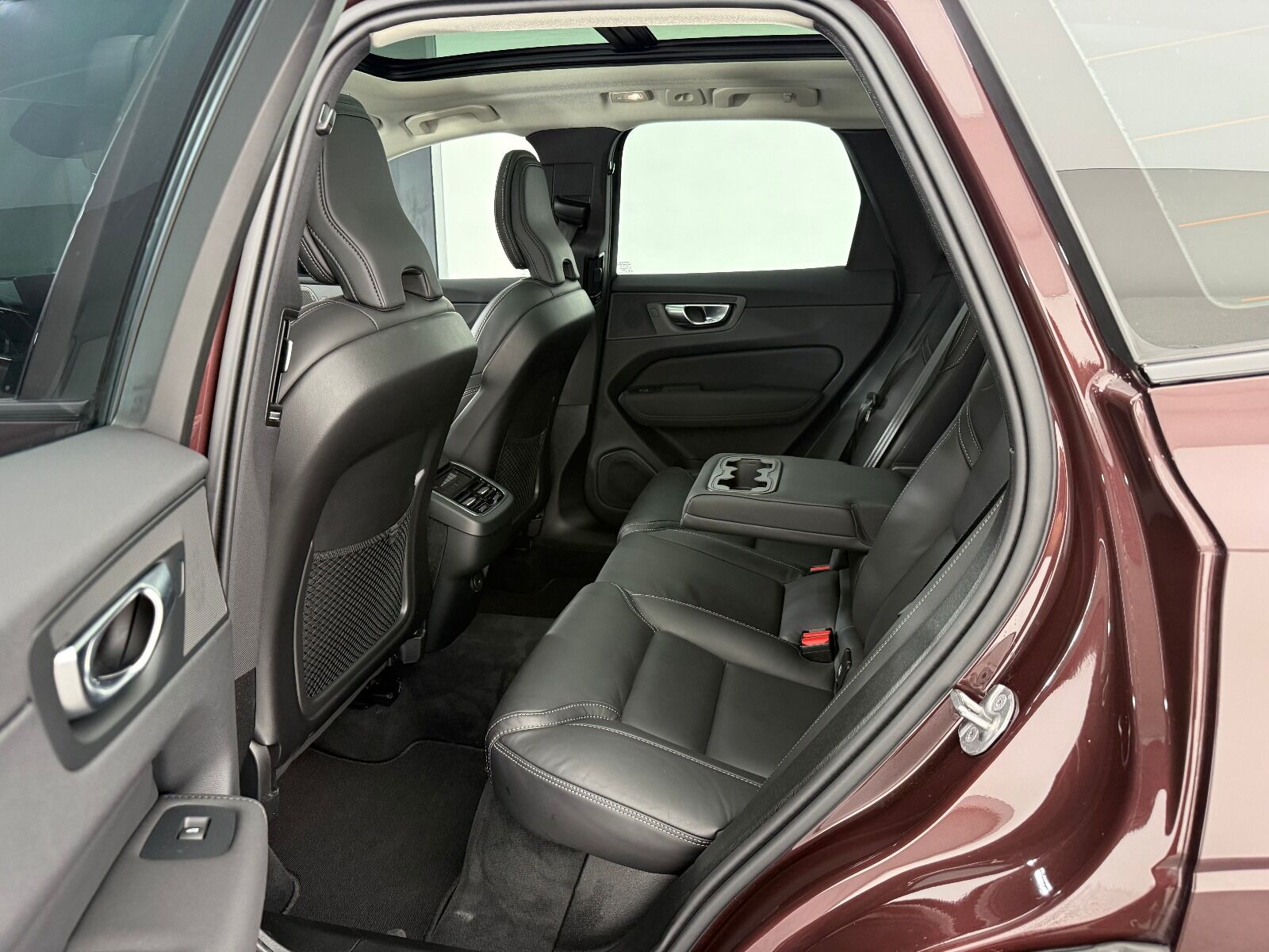 Volvo XC60 2.0 B5 MHEV Plus Dark AWD - 2025 - Detay