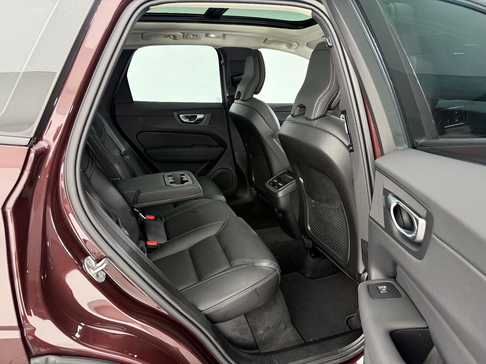 Volvo XC60 2.0 B5 MHEV Plus Dark AWD - 2025 - Detay