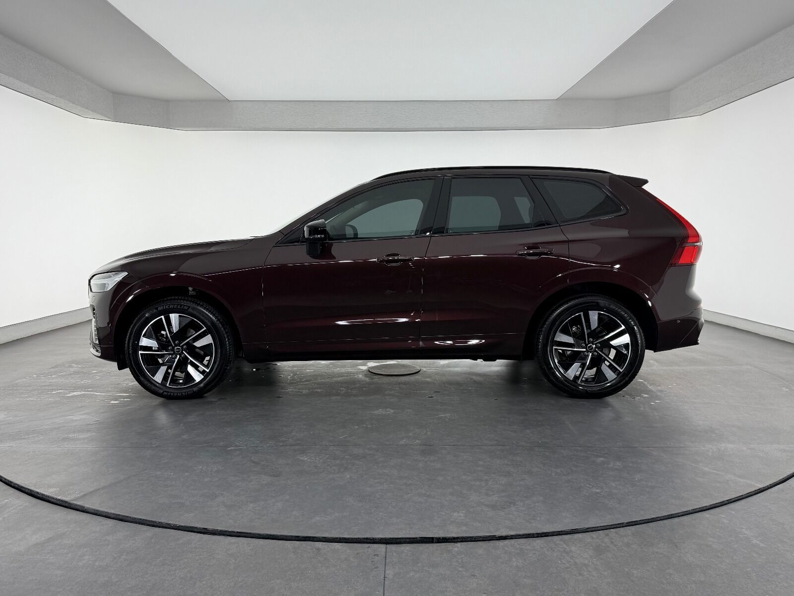 Volvo XC60 2.0 B5 MHEV Plus Dark AWD - 2025 - Detay