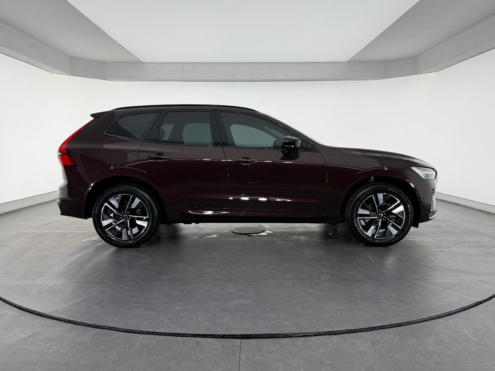 Volvo XC60 2.0 B5 MHEV Plus Dark AWD - 2025 - Detay