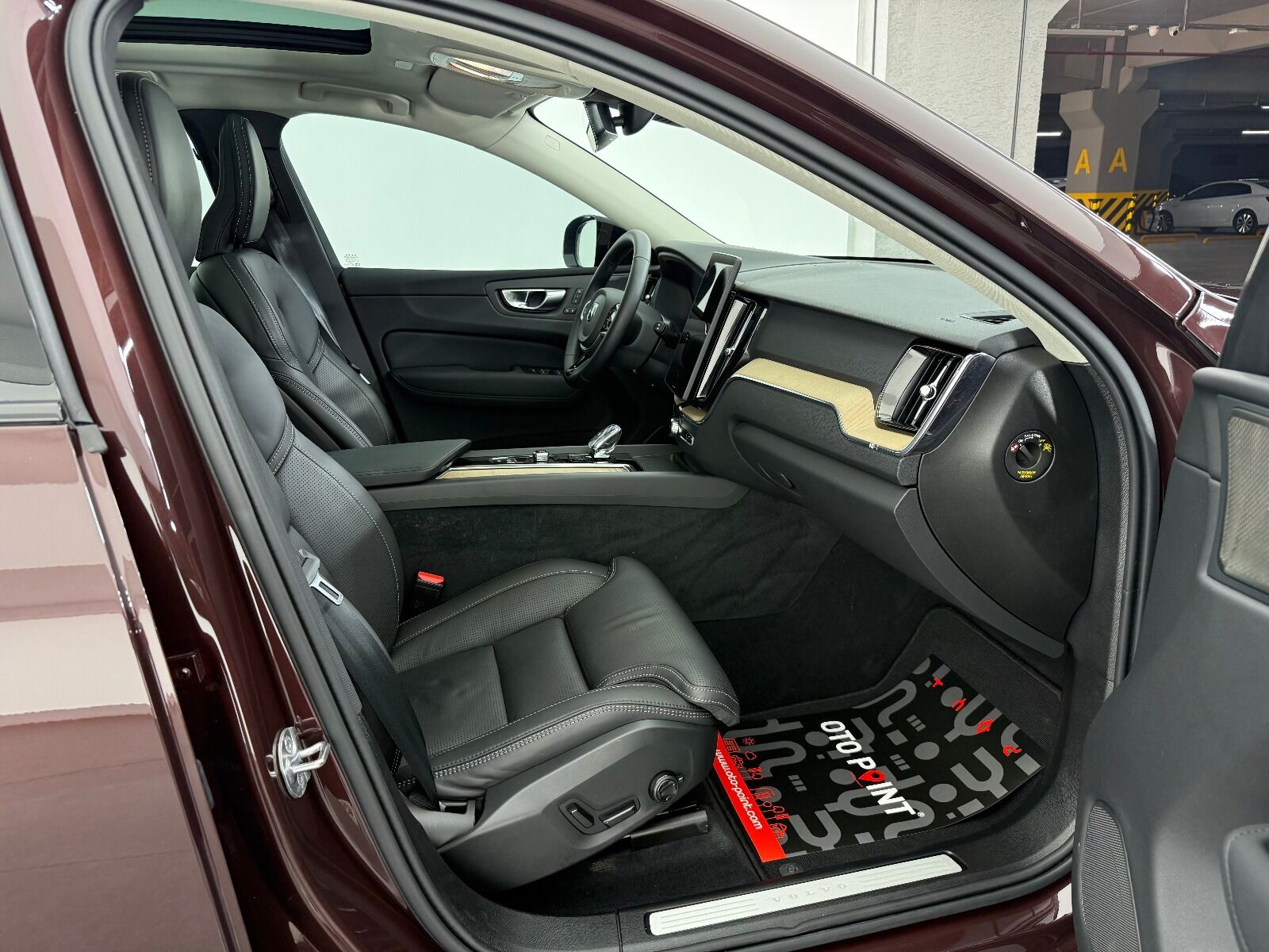 Volvo XC60 2.0 B5 MHEV Plus Dark AWD - 2025 - Detay