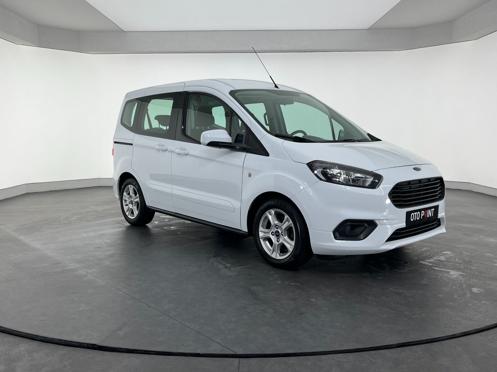 Ford Tourneo Courier 1.5 TDCI Deluxe - 2023 - Detay
