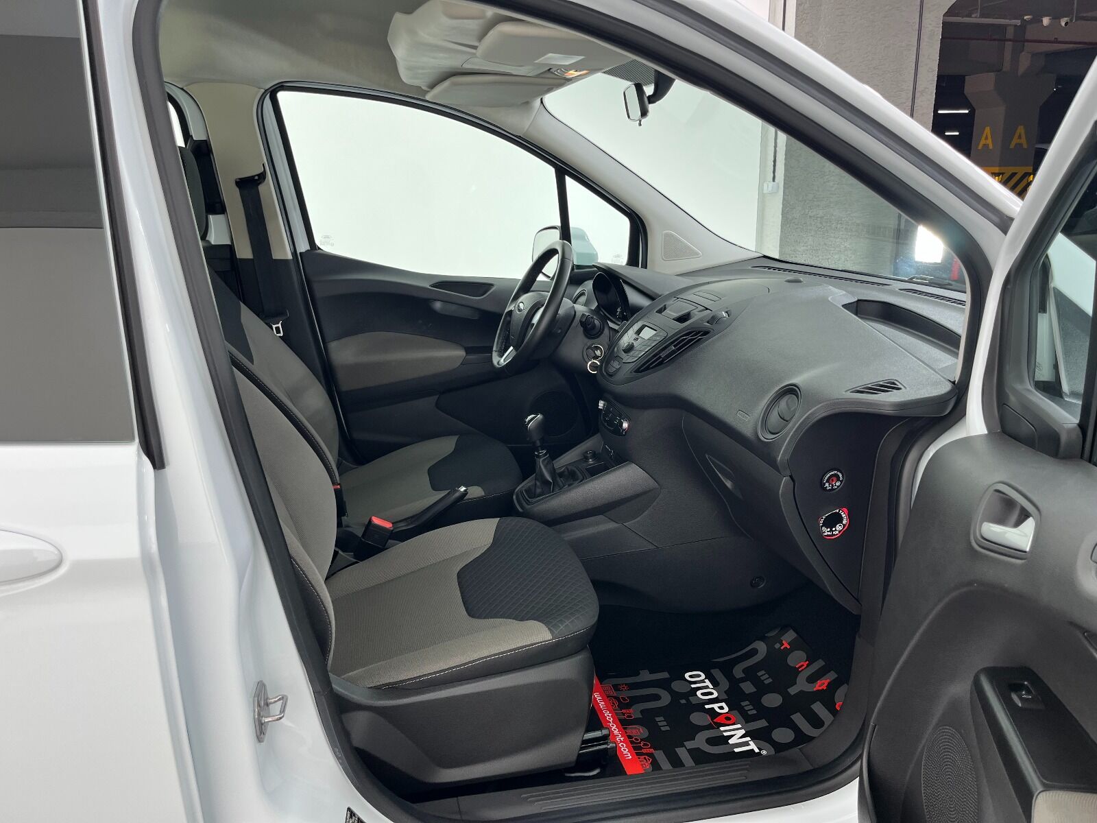 Ford Tourneo Courier 1.5 TDCI Deluxe - 2023 - Detay