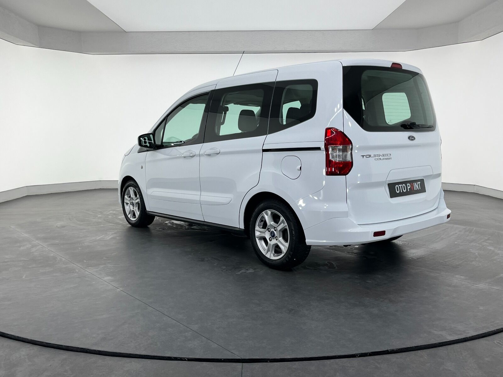 Ford Tourneo Courier 1.5 TDCI Deluxe - 2023 - Detay