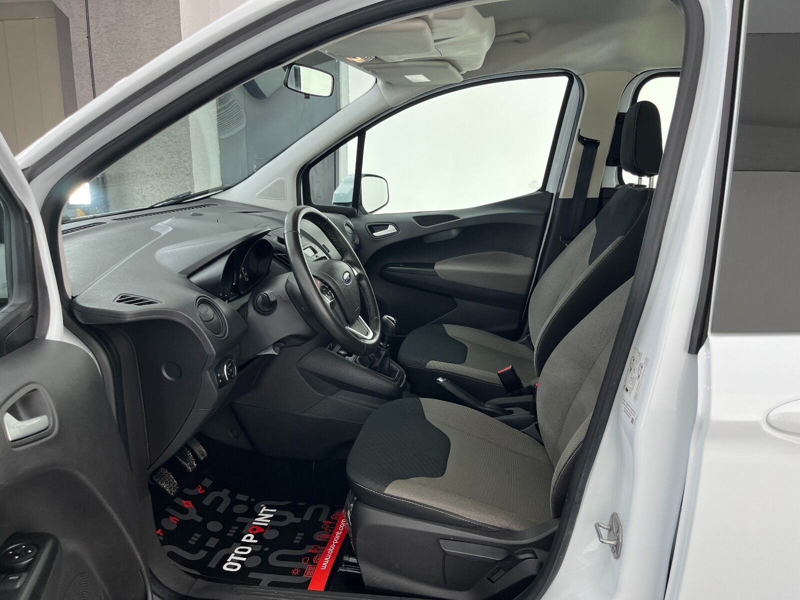 Ford Tourneo Courier 1.5 TDCI Deluxe - 2023 - Detay